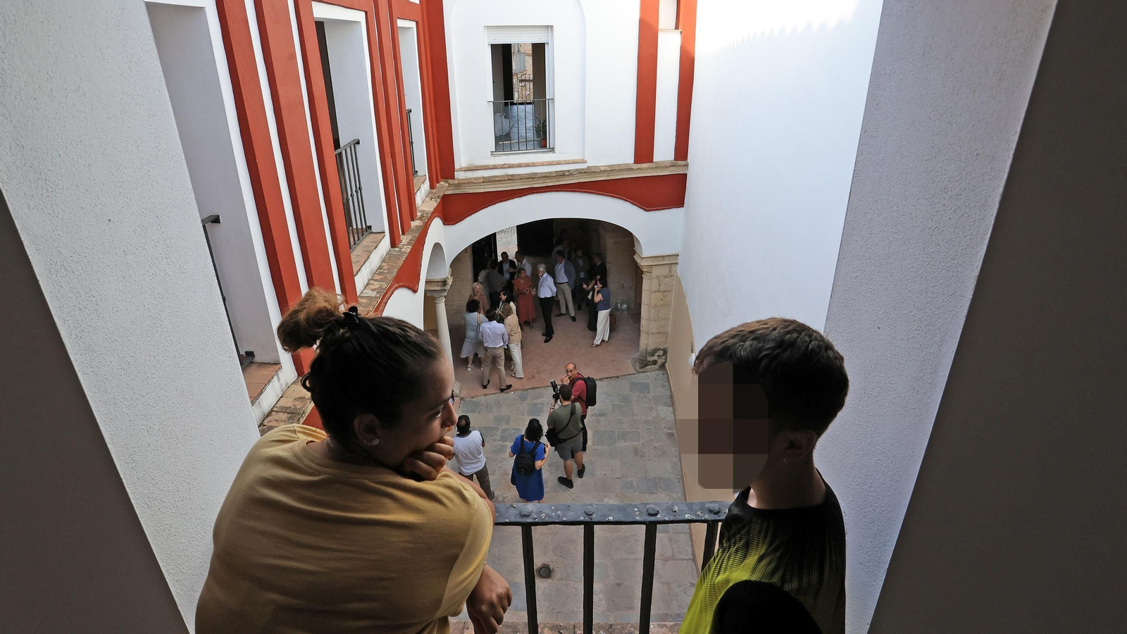 Visita a la rehabilitación de viviendas en calle Ramón de Cala en Jerez