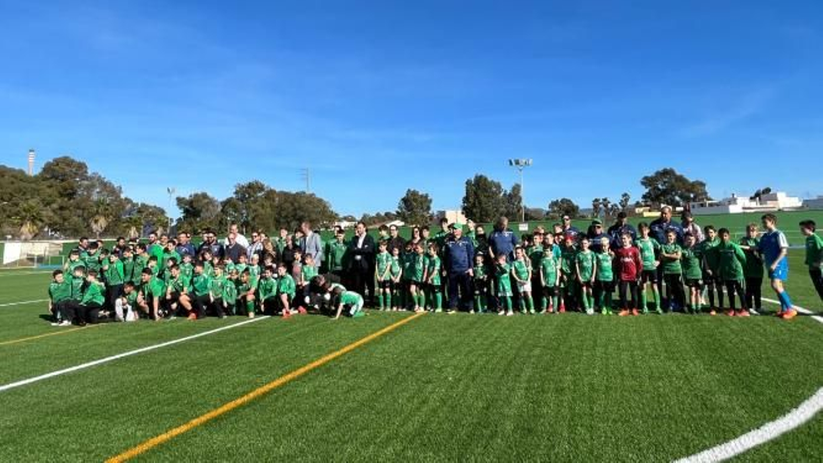 La inauguración del césped artificial del campo de fútbol de Palmones.