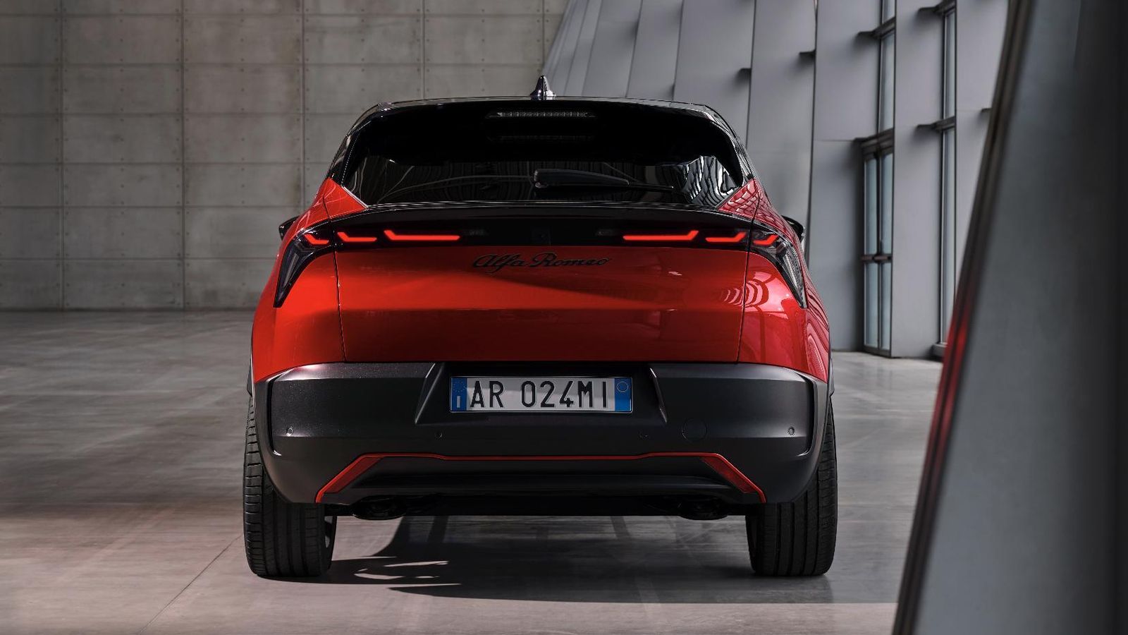 Pese a que su lanzamiento se produce ahora, el Alfa Romeo Milano utiliza aún la plataforma CMP, no la nueva ya anunciada STLA Small.