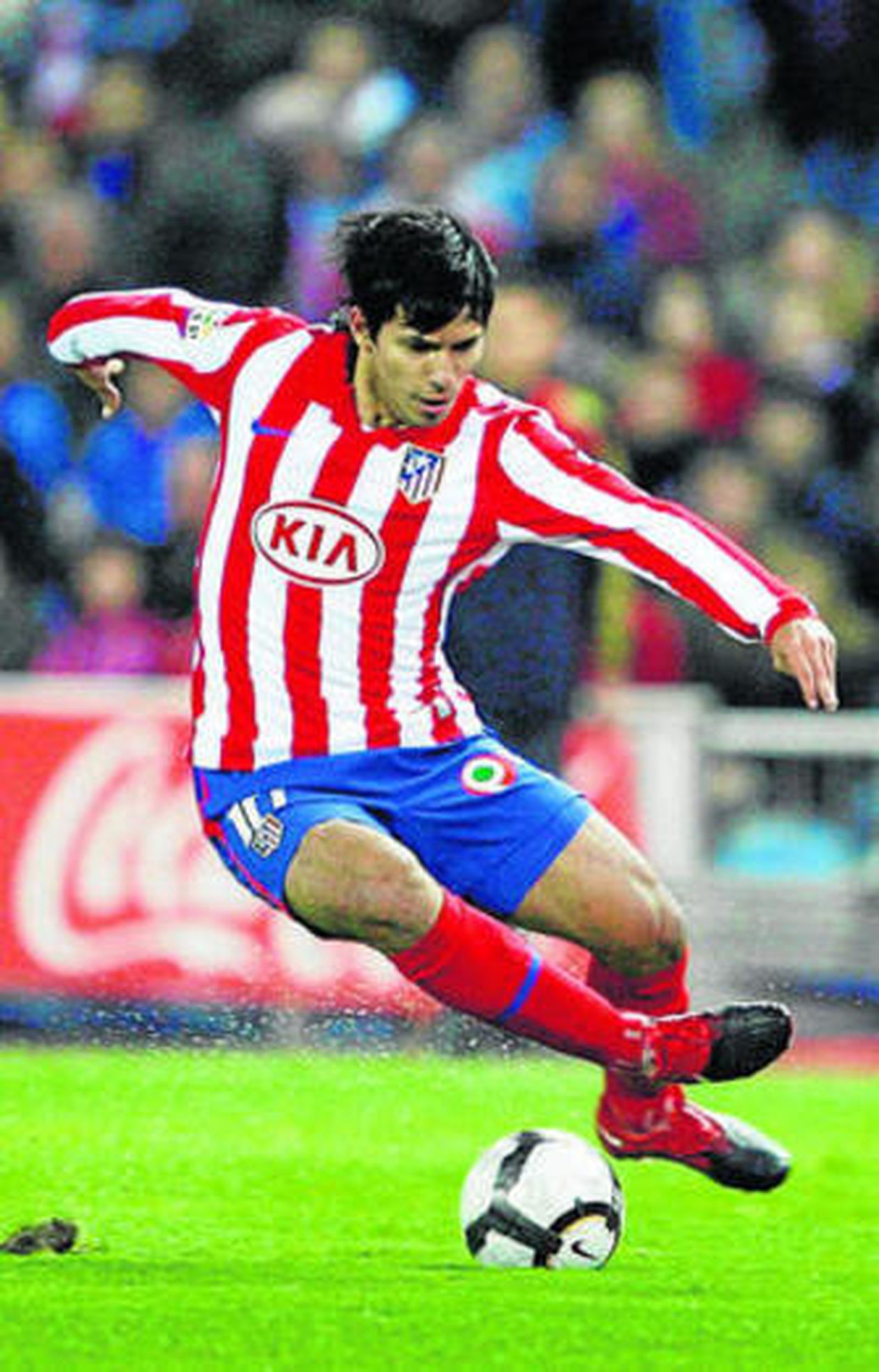 El Kun hizo el 2-1 ante el Valencia.