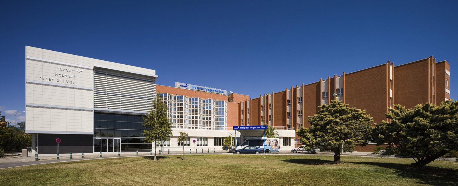 Acceso principal del Hospital Vithas Almería