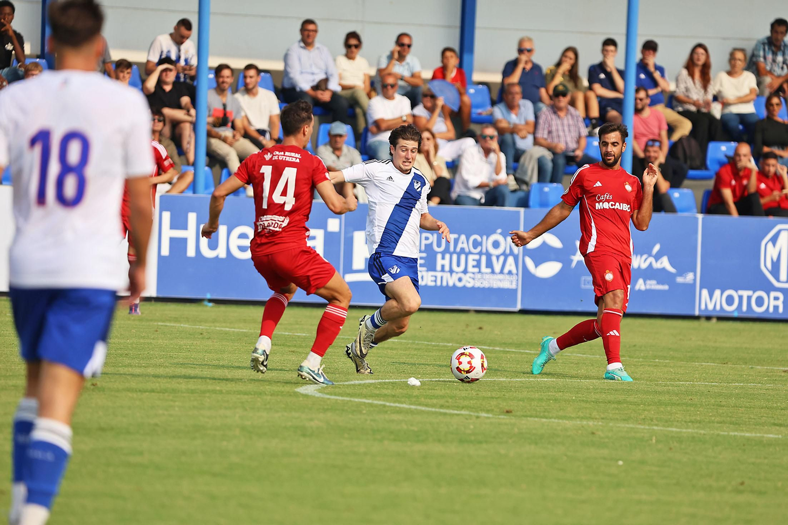 Imágenes del partido entre el Atlético Onubense y el Utrera