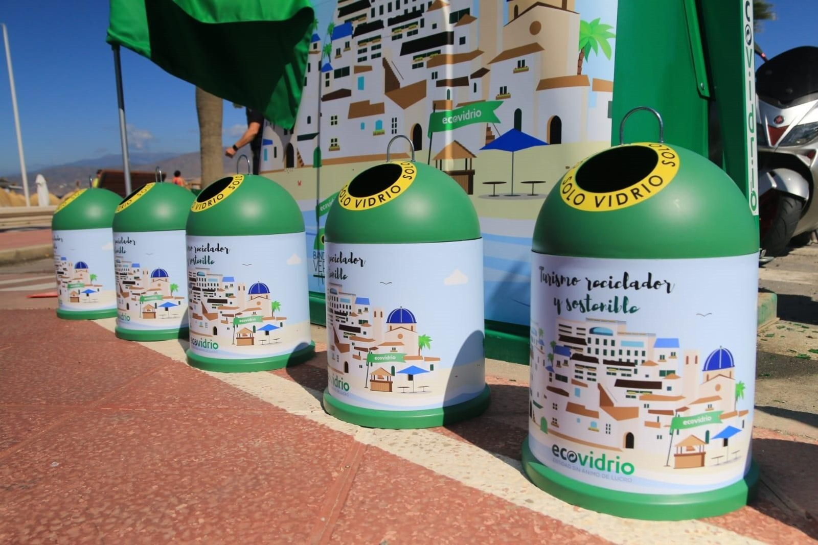 Contenedores para el reciclaje de vidrio.