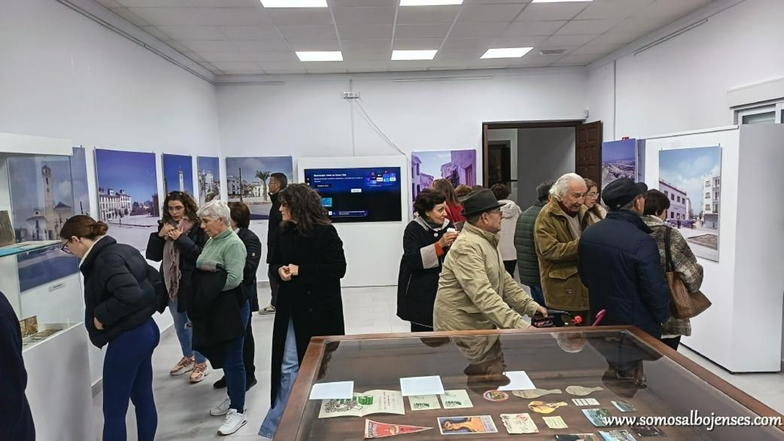 Vecinos del Almanzora se reúnen en Albox para disfrutar del arte de Miguel Romero