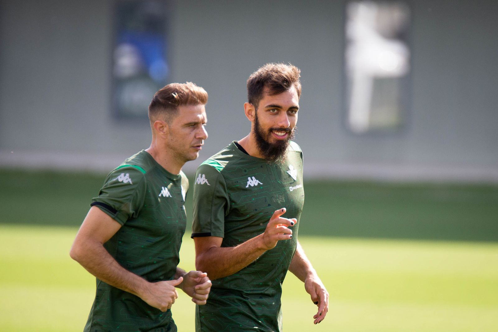 Borja Iglesias junto a Joaquín.