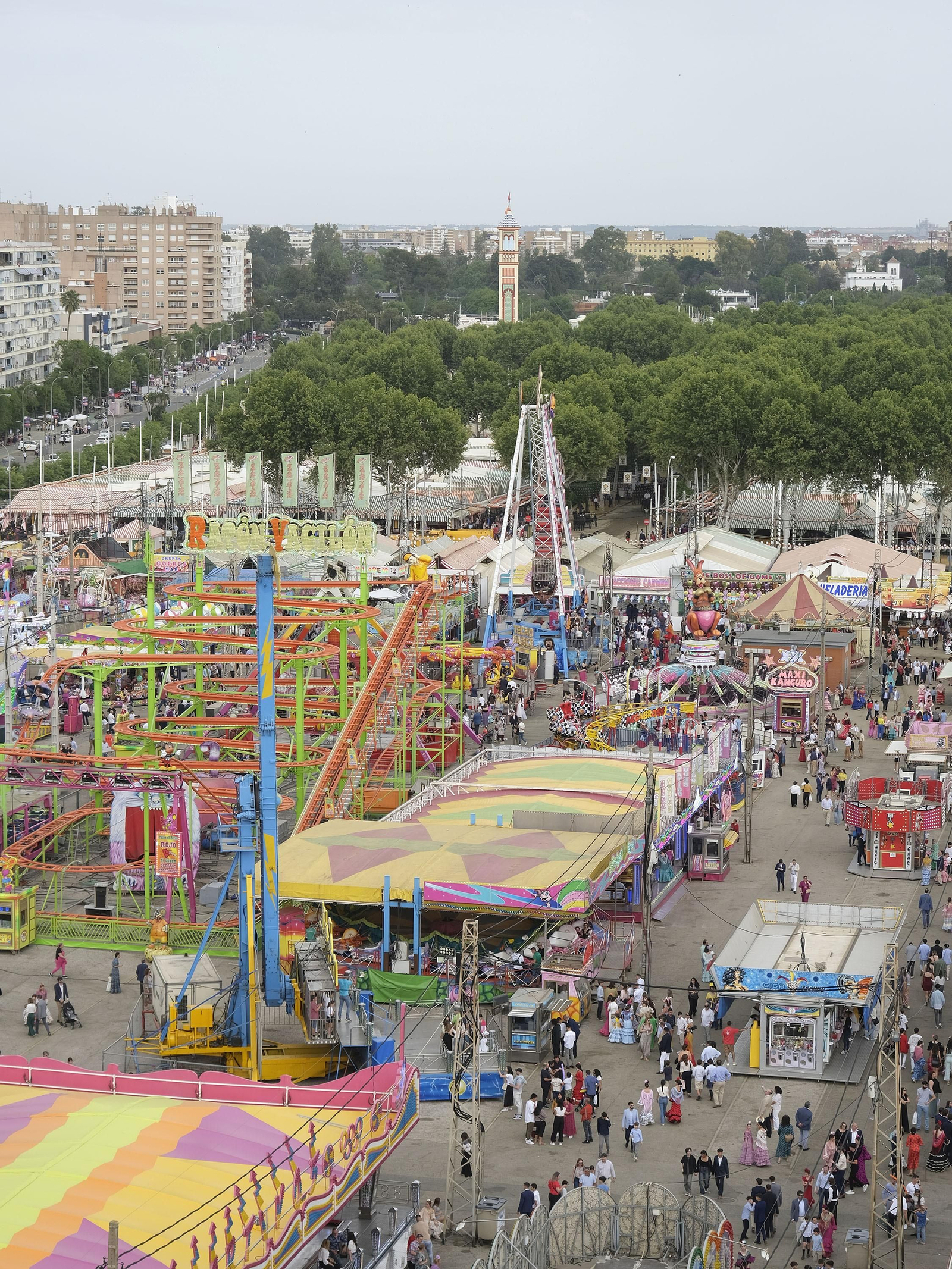 Ambiente un viernes de feria. La calle del infierno