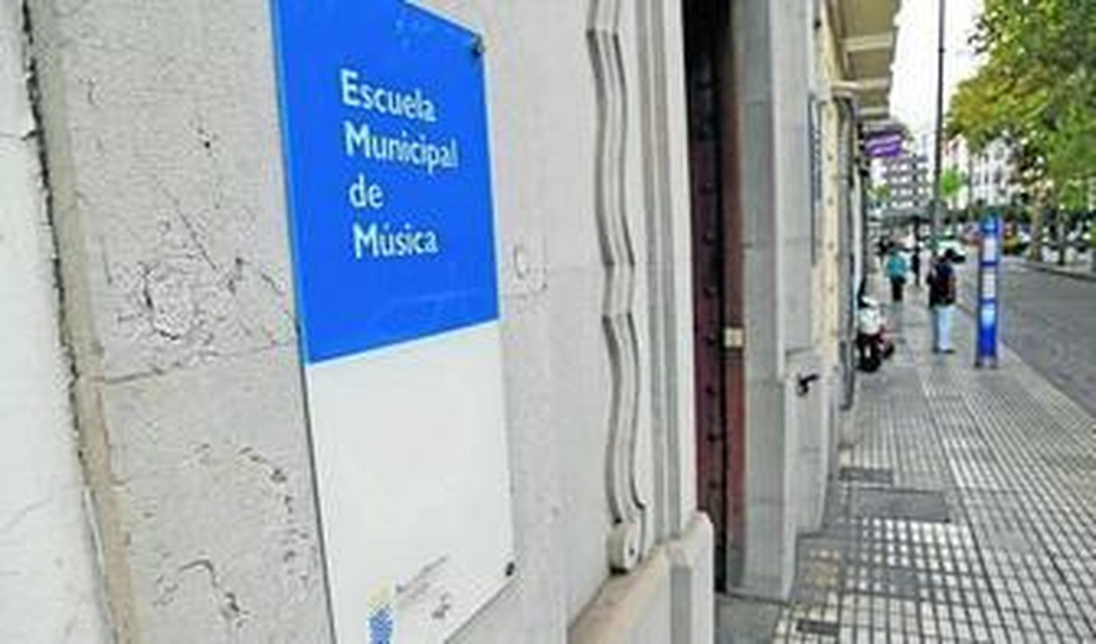 La Escuela Municipal de Música ha comenzado su traslado a la calle Paúl.