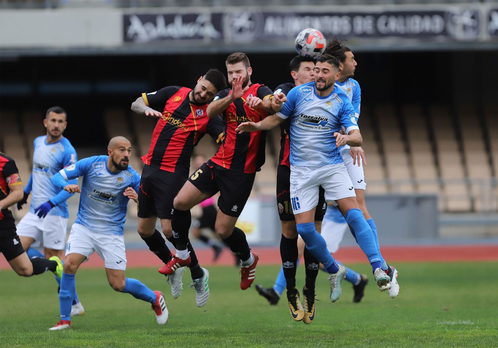 Una imagen del Cabecense en Chapín ante el Xerez CD, líder del subgrupo 10A.
