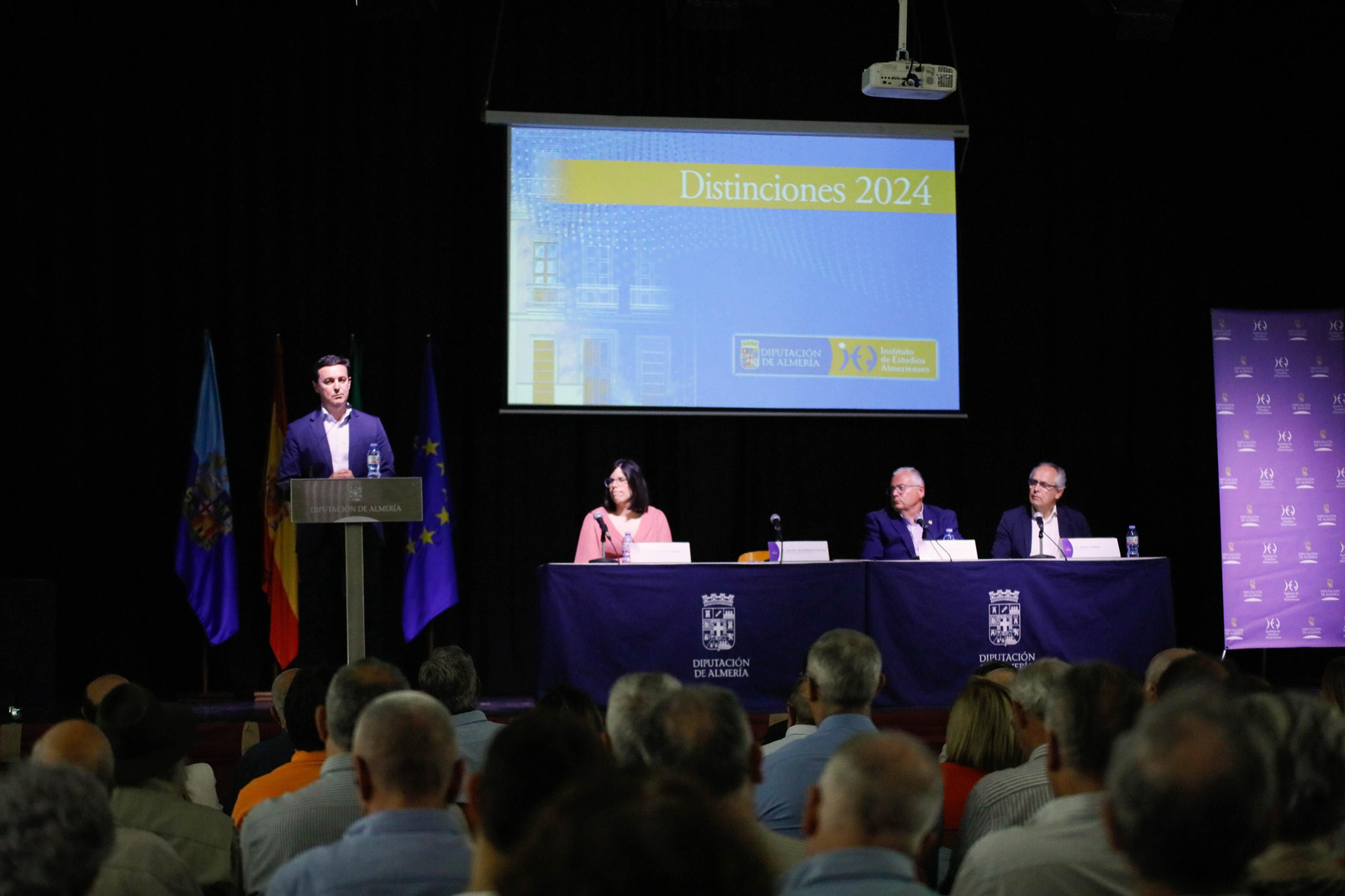 Imágenes de la entrega de los Escudos de Oro del IEA y la celebración de su Plenario