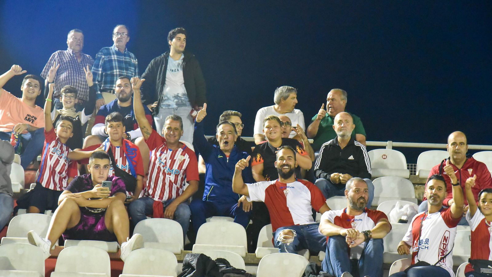 Las fotos del ambiente en el  Algeciras CF - San Fernando CD de la primera jornada.
