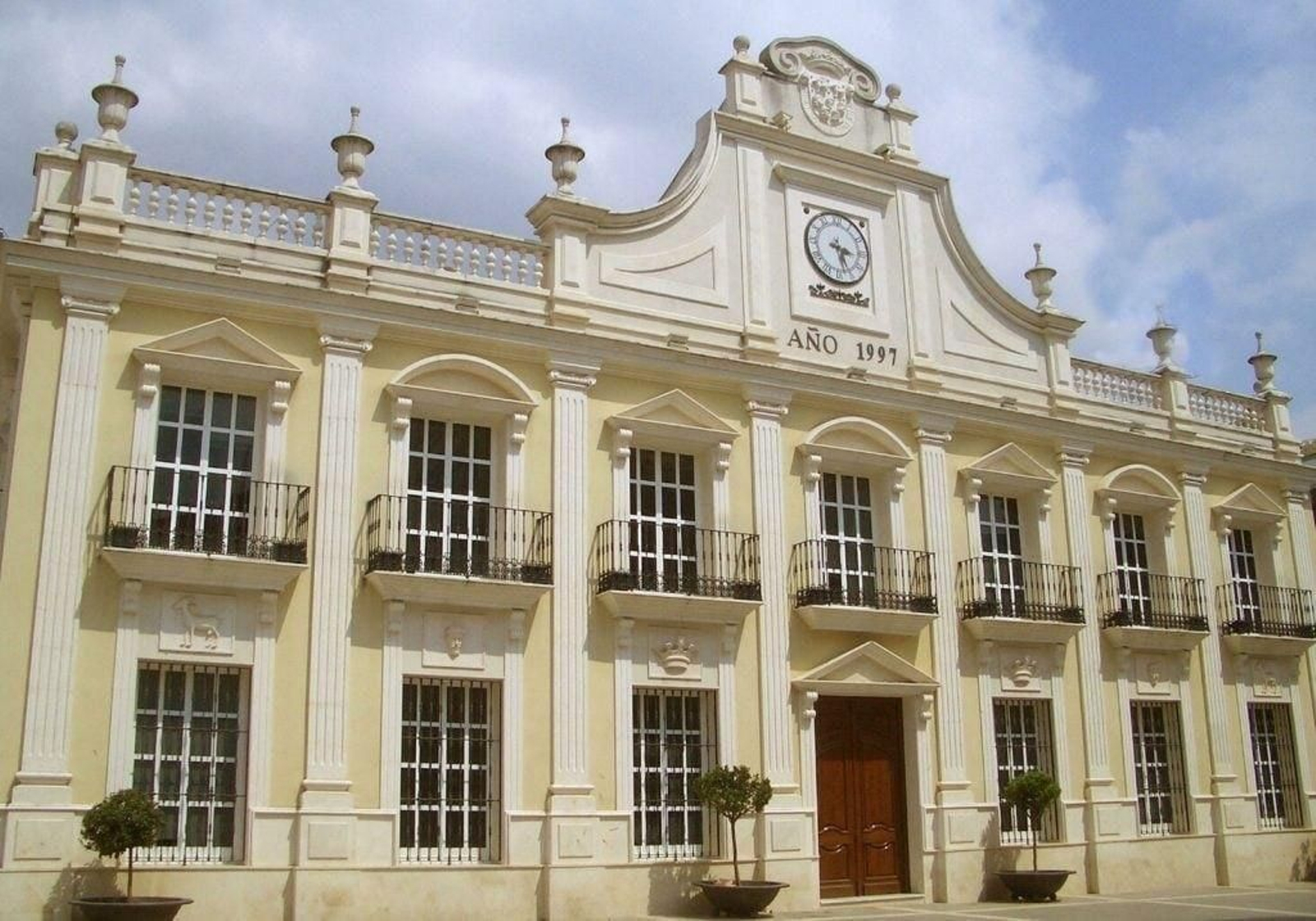 Fachada del Ayuntamiento de Cabra.