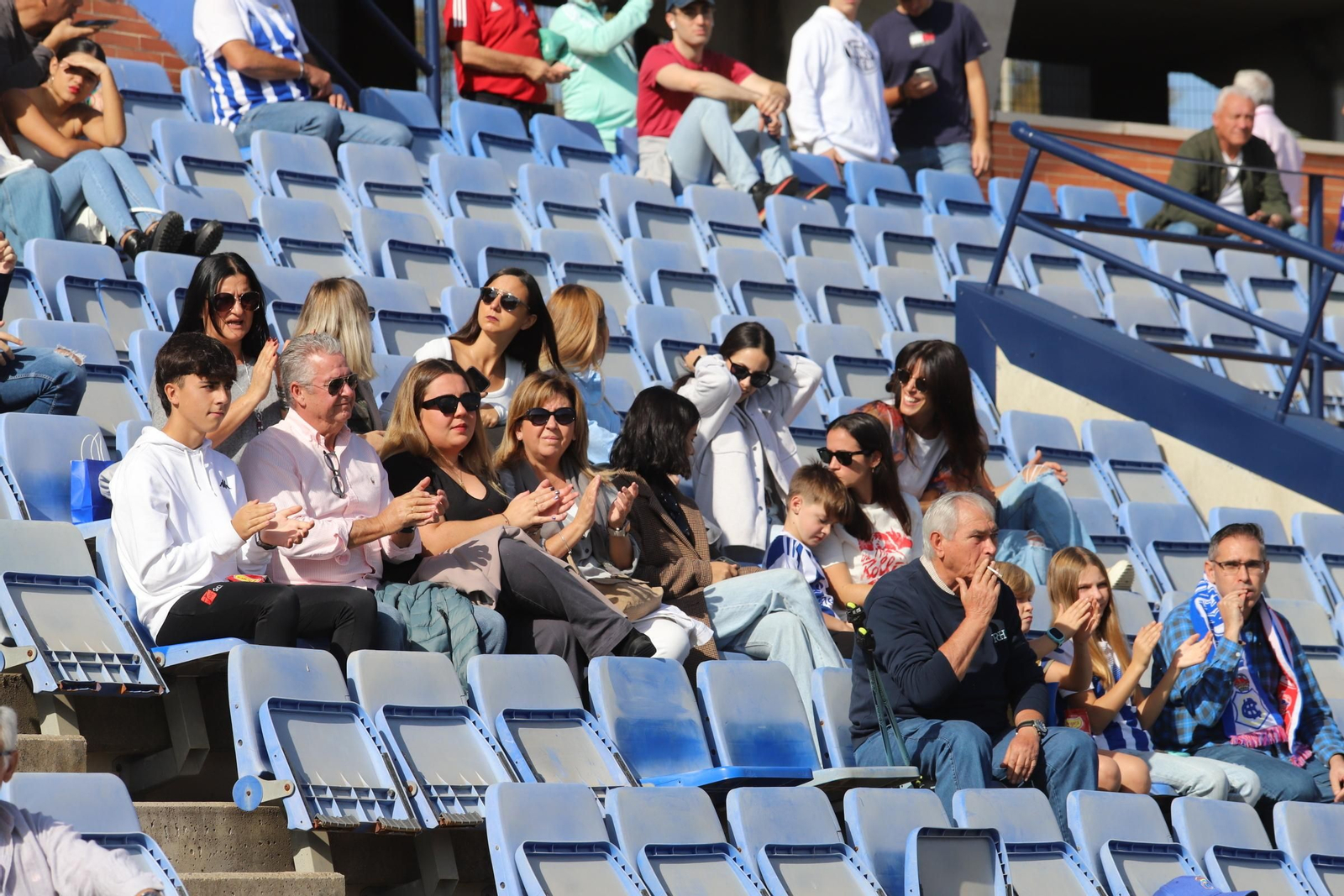 Imágenes del gran ambiente en el Nuevo Colombino para ver el  Recre-Burgos