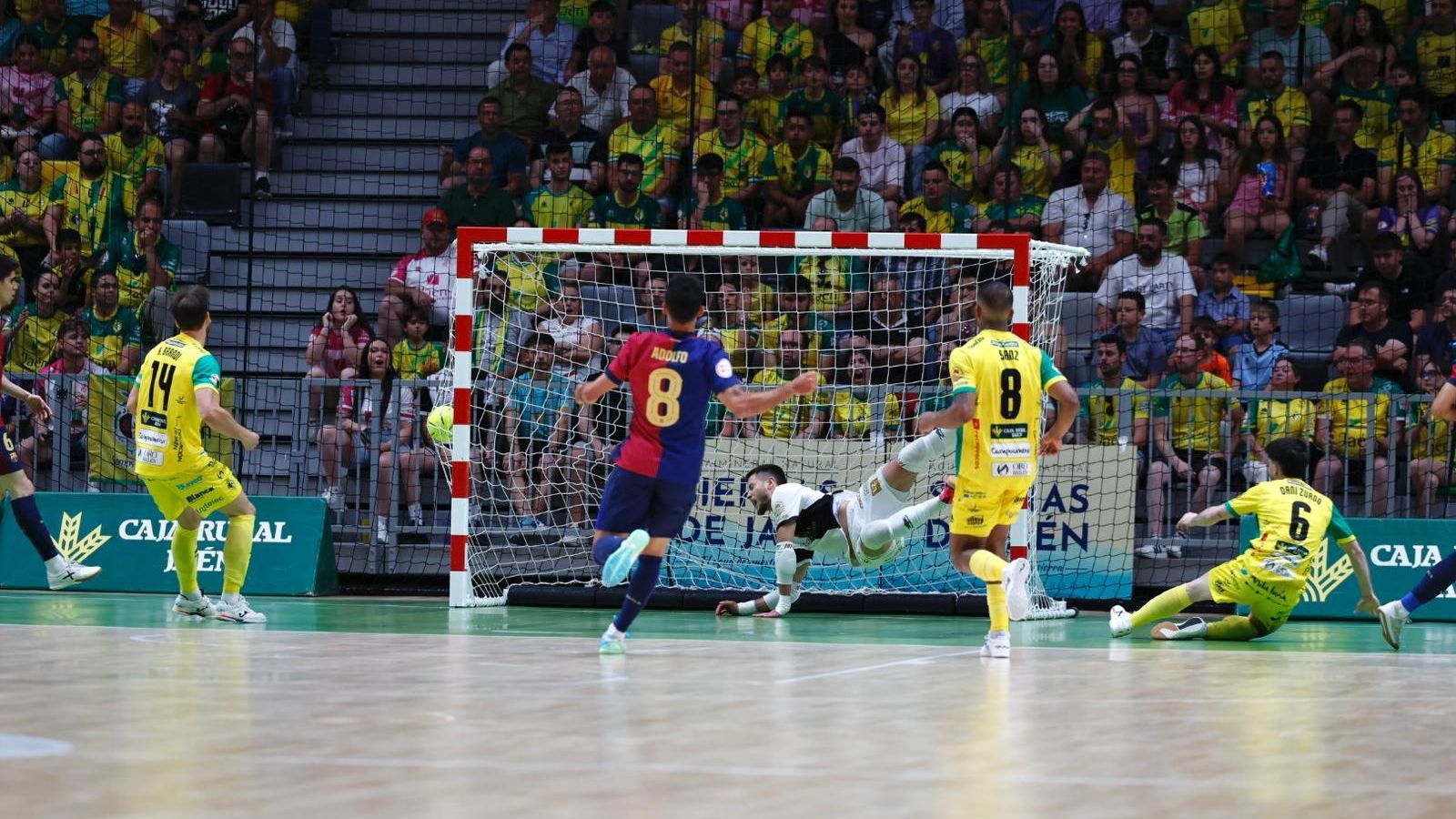 Primer gol de Eric Martel para los culés.