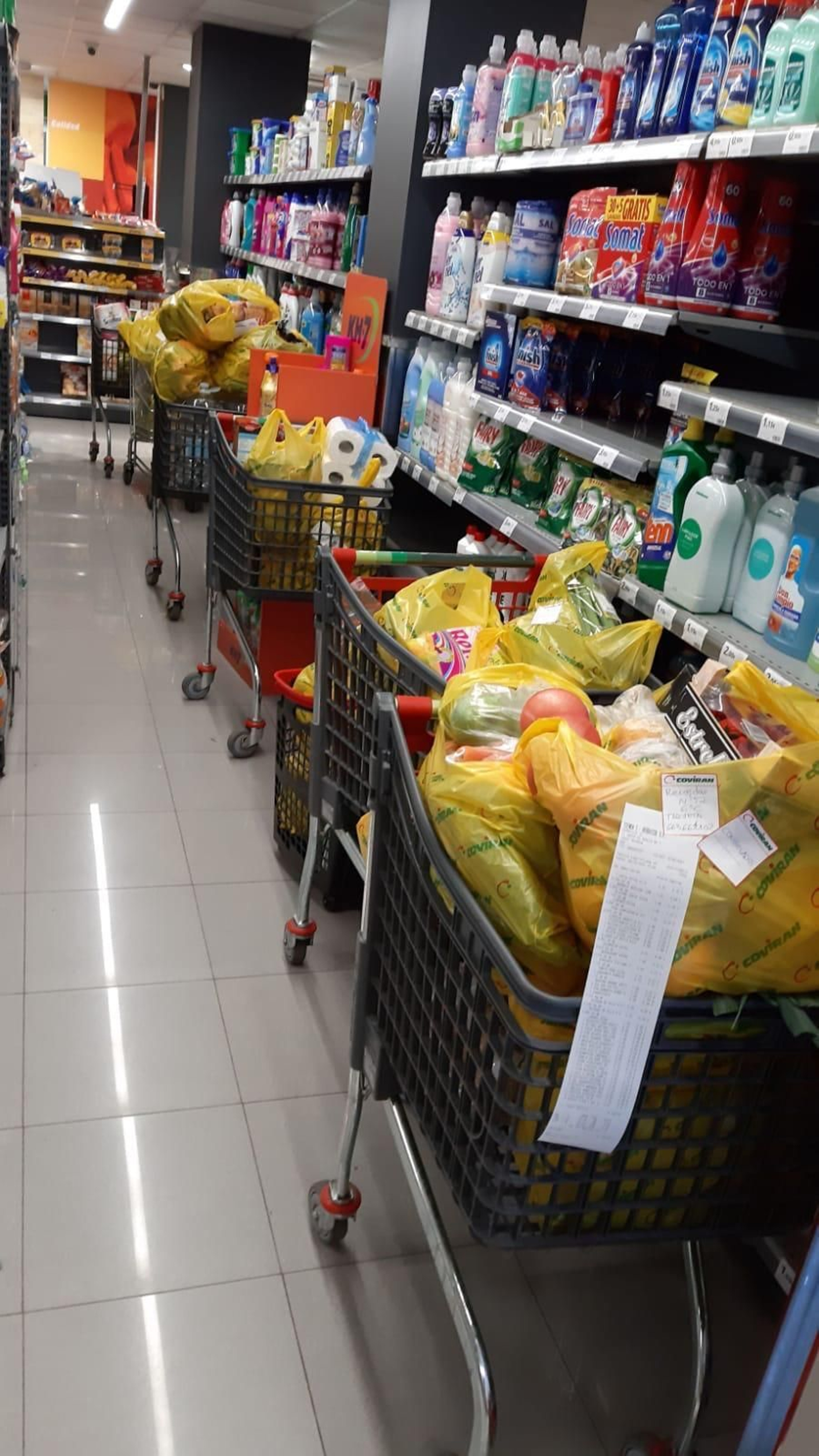 Carros preparados para el reparto a domicilio.