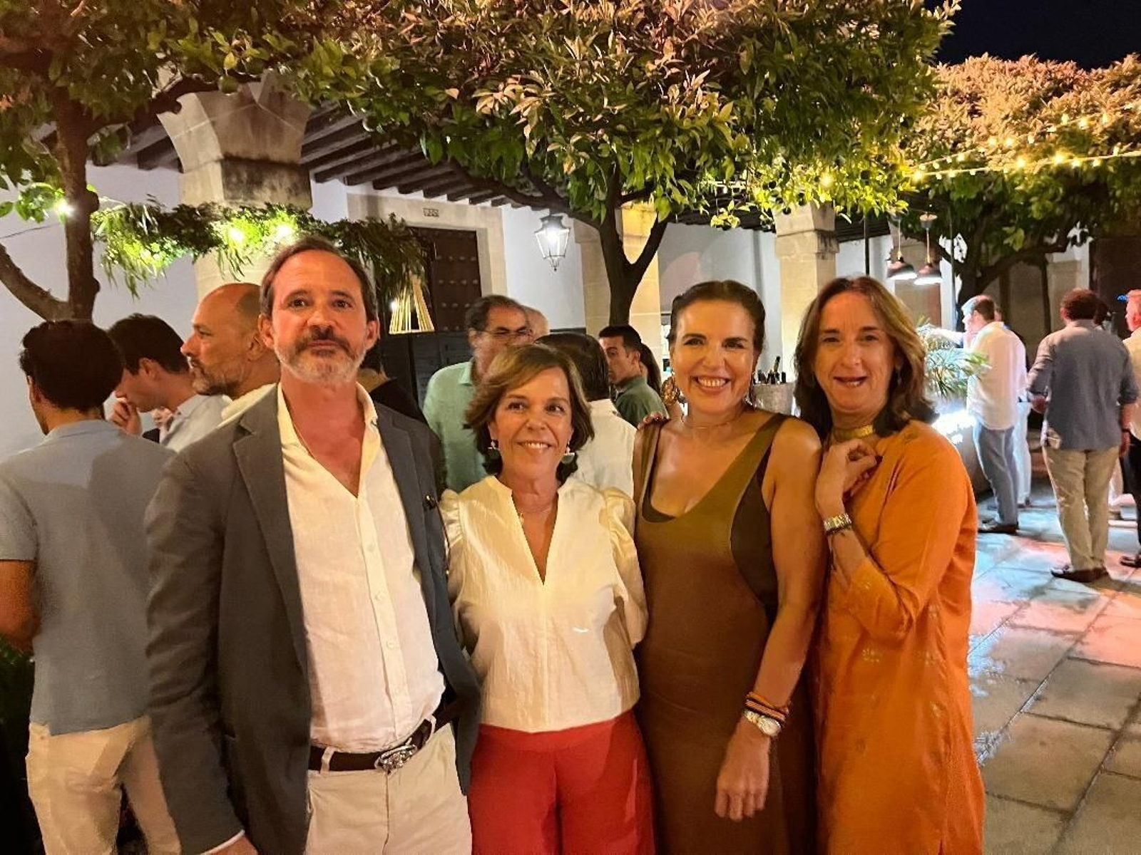 Fernando Delso, Montse Guardiola Noguera, Vicky Herrera  y Graciela Cologan Osborne.