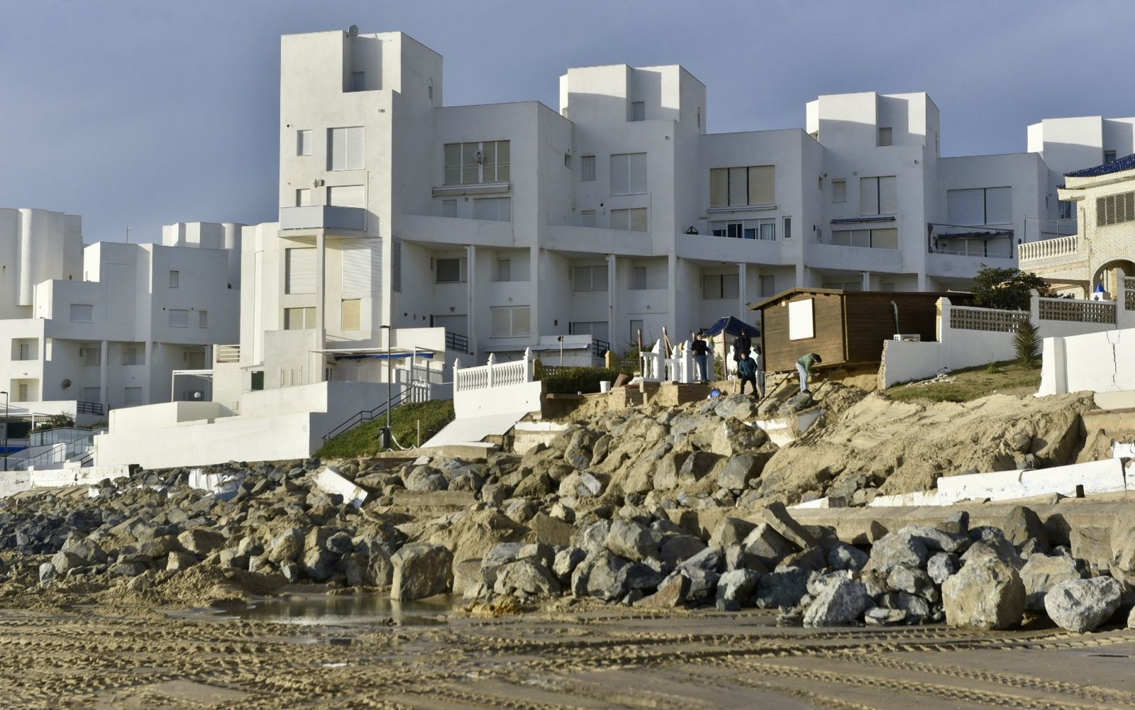 Comienza las obras de regeneración de arena en Matalascañas