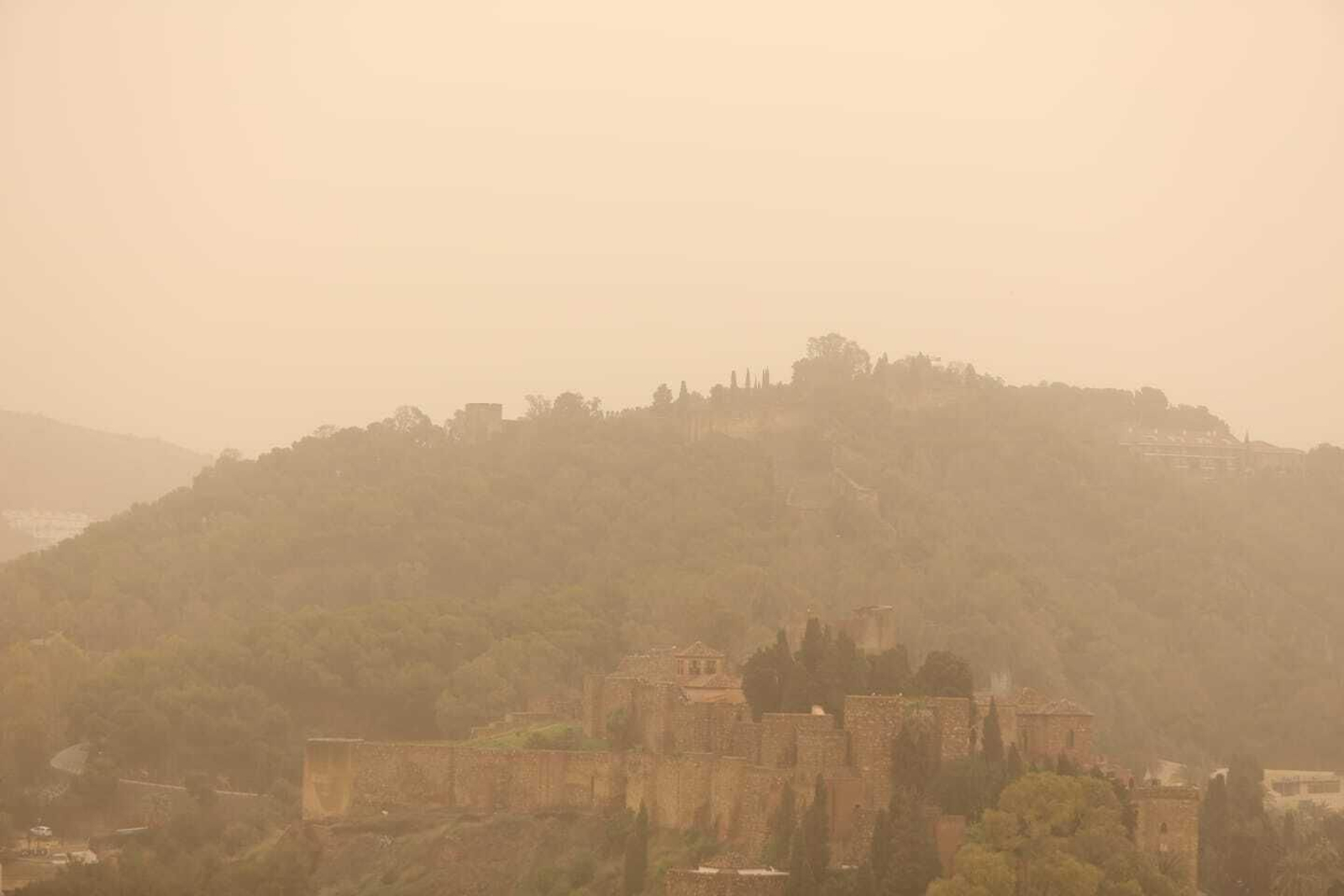 Las fotos de la calima en Málaga: vuelve la nube de polvo africano