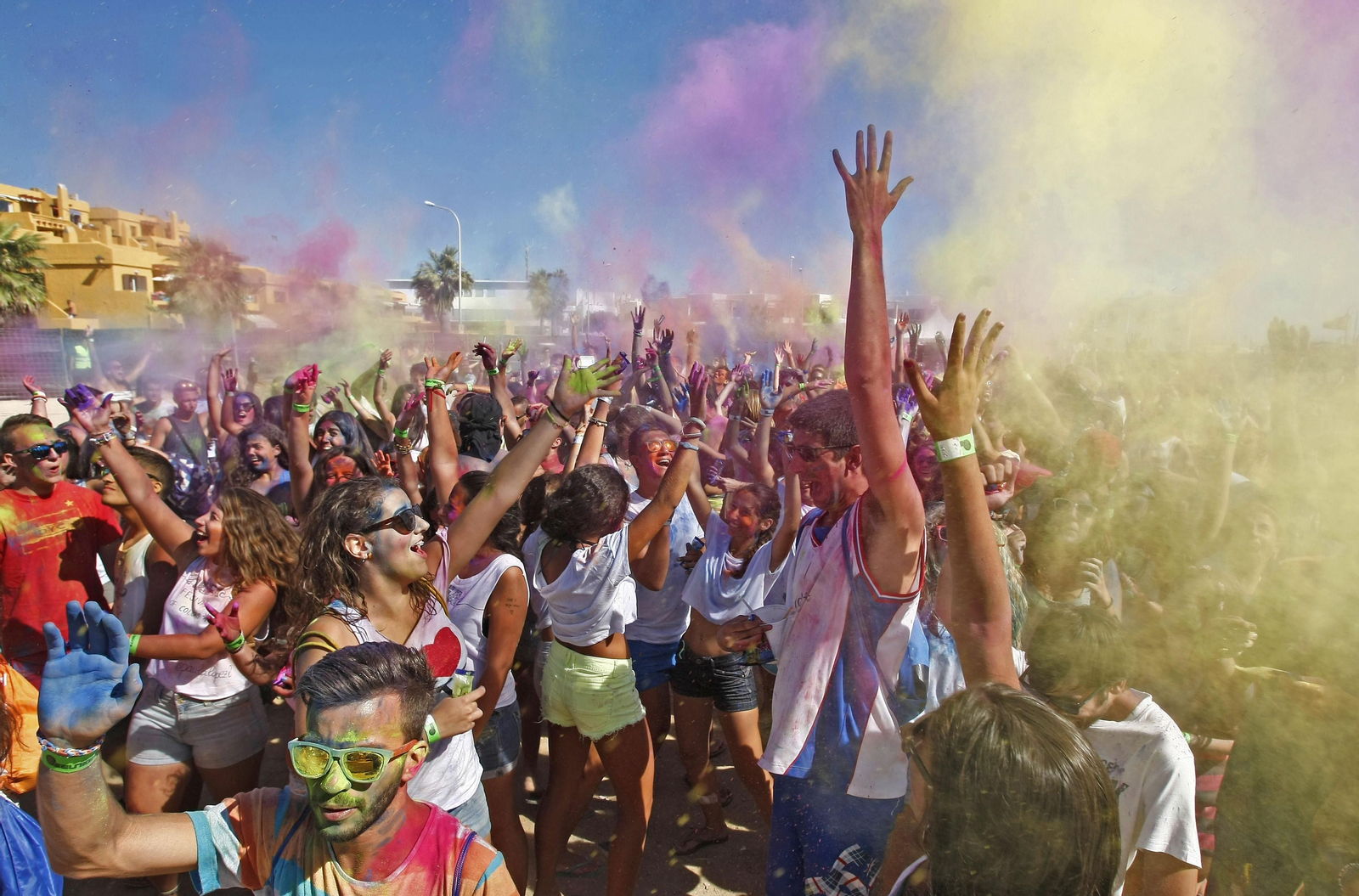 Fiesta del color en Tarifa. Imagen de archivo.