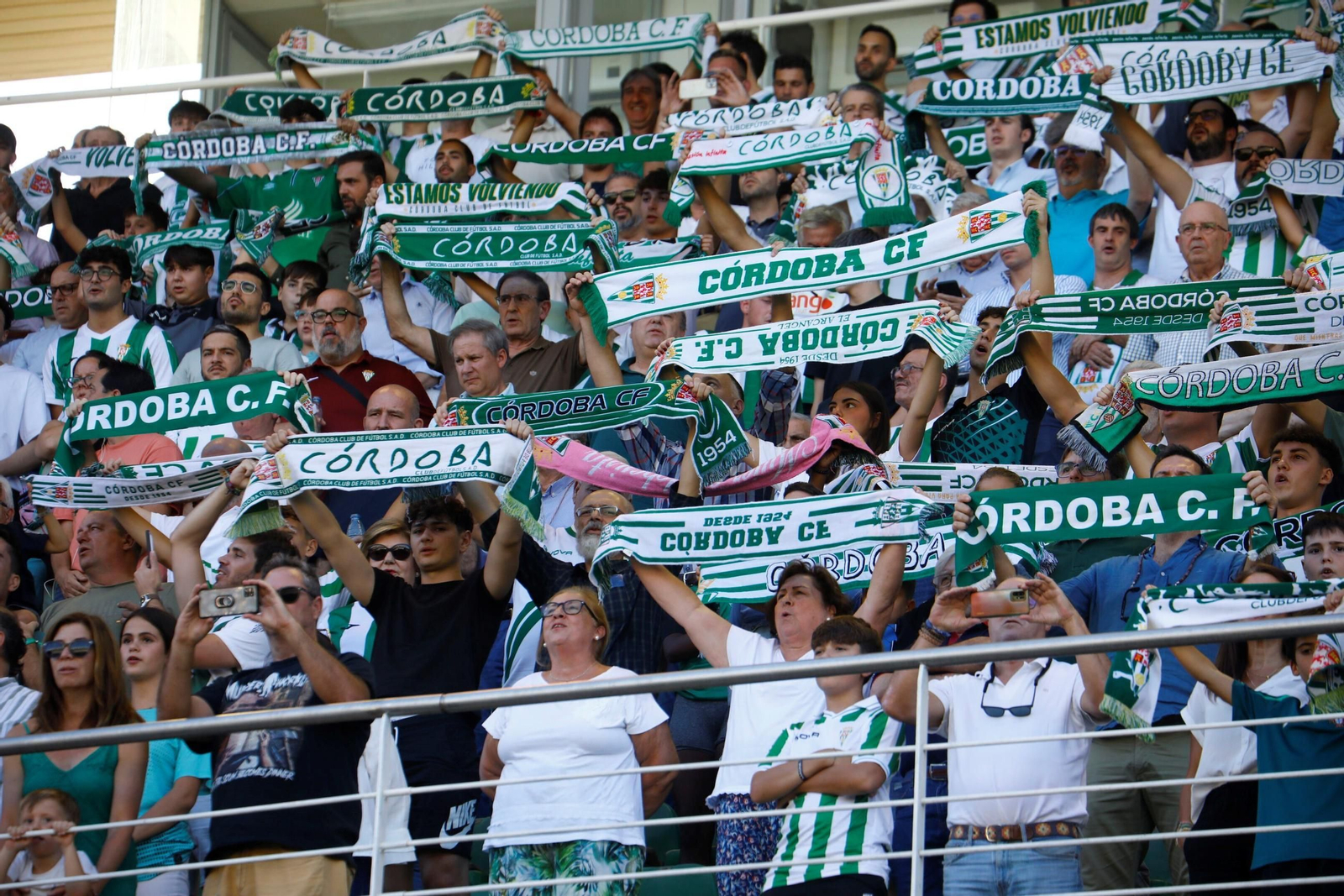 Las mejores fotos del ambiente en El Arcángel para el Córdoba CF - Racing de Ferrol