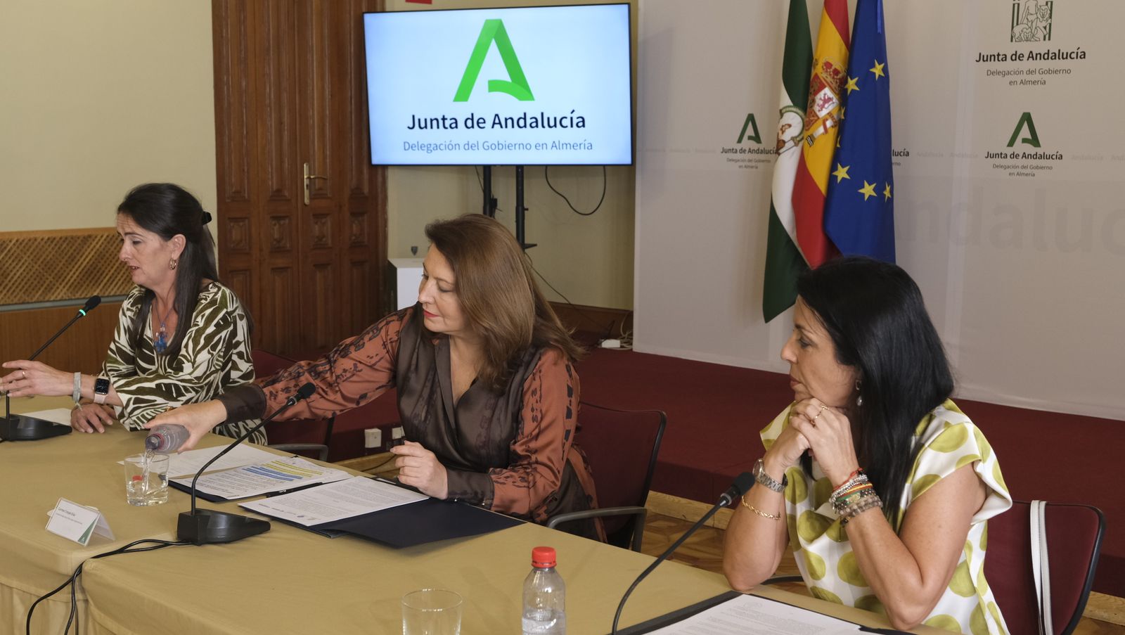 Imágenes de la firma del convenio para el impulso del Instituto Mixto de Investigación