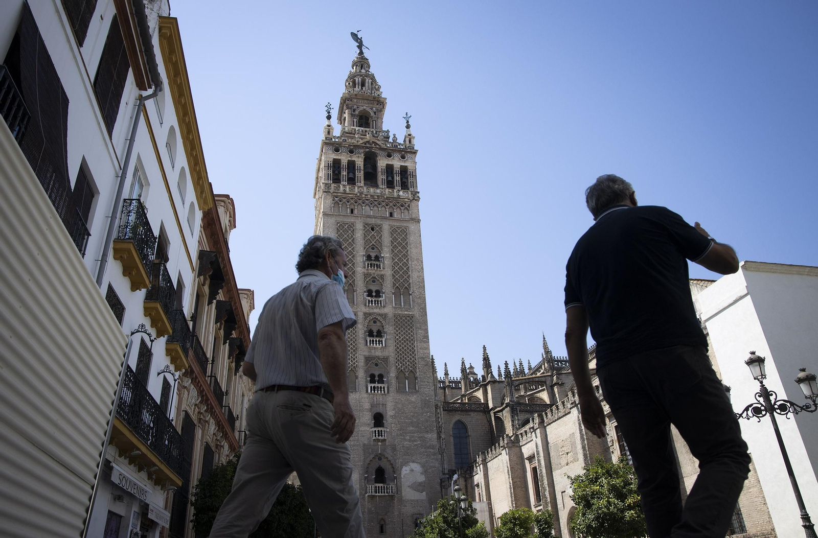La restauración de la fachada norte de la Giralda queda aplazada tras la pérdida de ingresos de la Catedral.