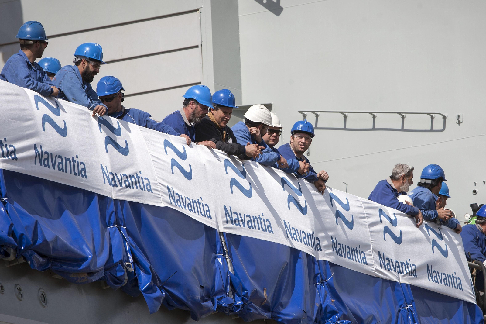 Trabajadores de Navantia en la Bahía de Cádiz, durante un acto oficial