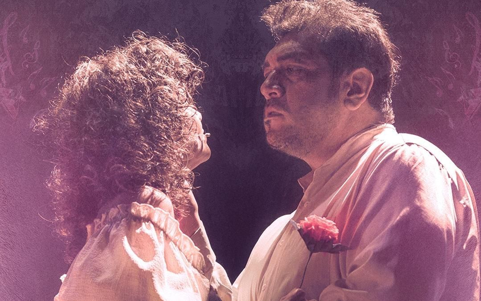 El espectáculo ofrece una experiencia inmersiva en la ópera.