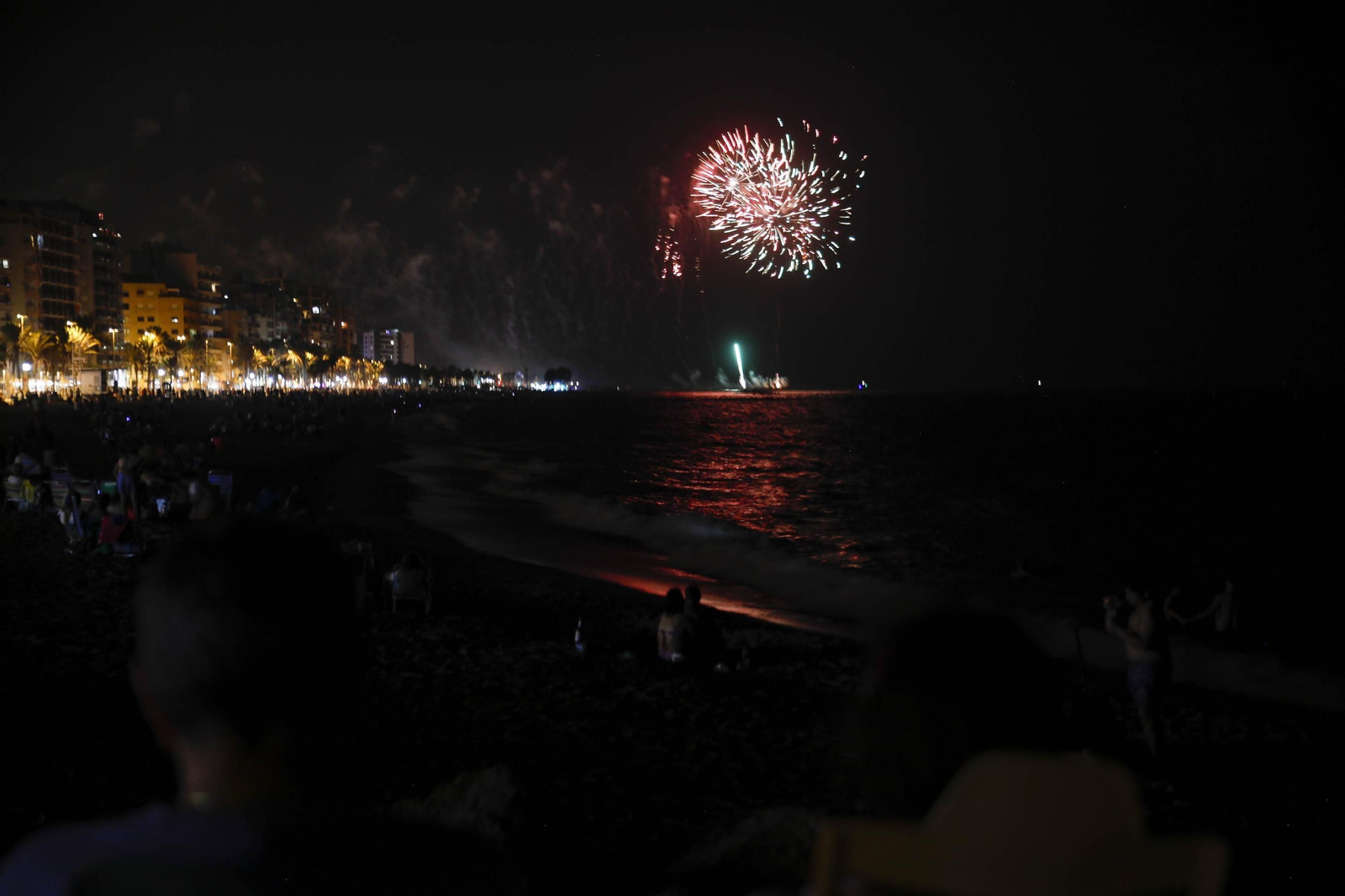 Las mejores imágenes de los fuegos artificiales de la feria de Almeria