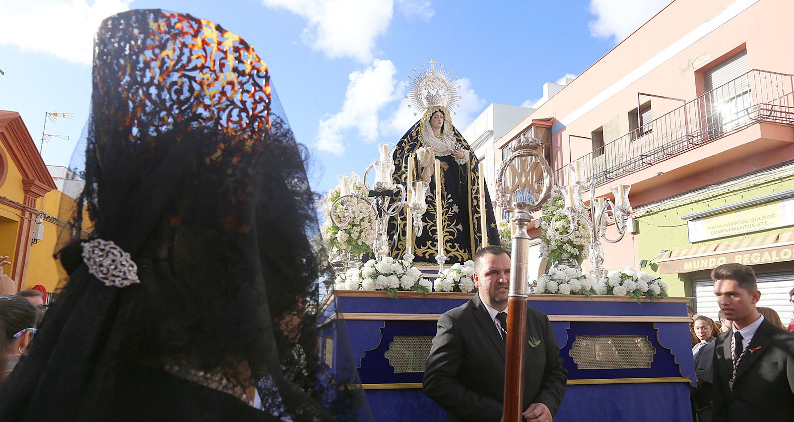 Imagen de la primera salida procesional de esta joven cofradía, en 2016.