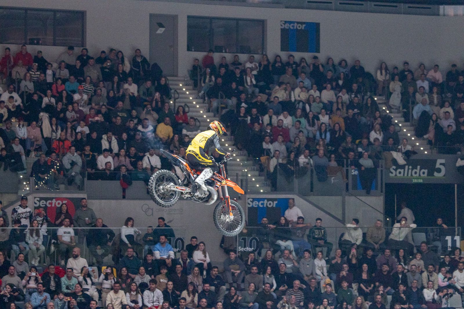 En imágenes: el Olivo Arena vibra con piruetas y motor en estado puro en el Soloflow Freestyle (1)