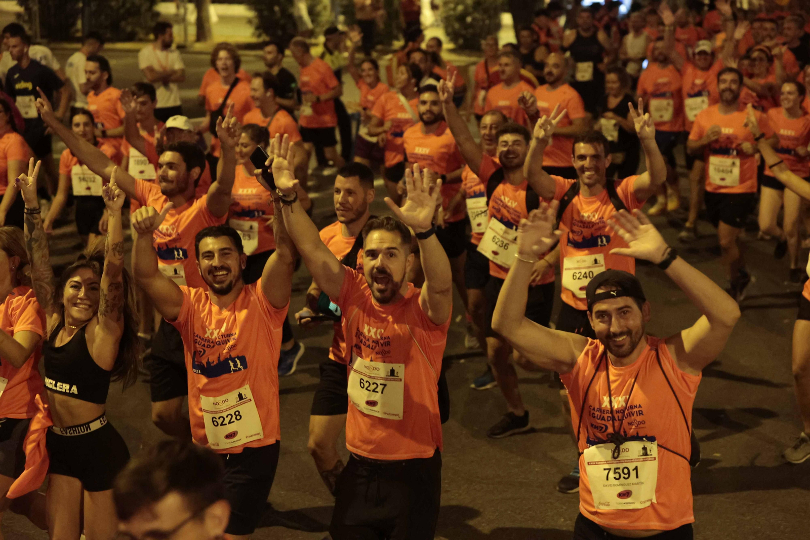 Búscate en las fotos de la Carrera Nocturna (III)