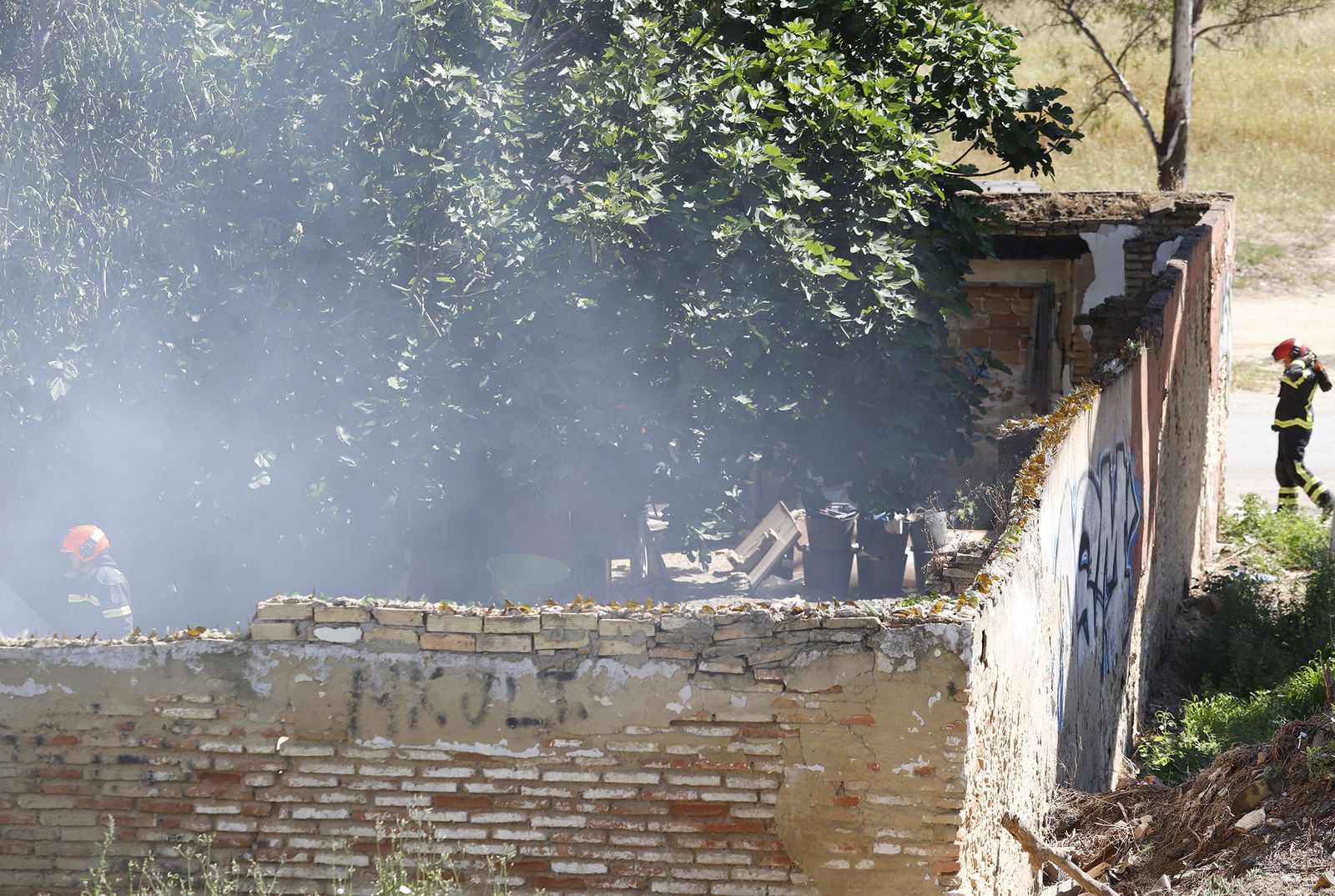 Incendio en las casas abandonadas de la calle Valverde del Camino en Huelva