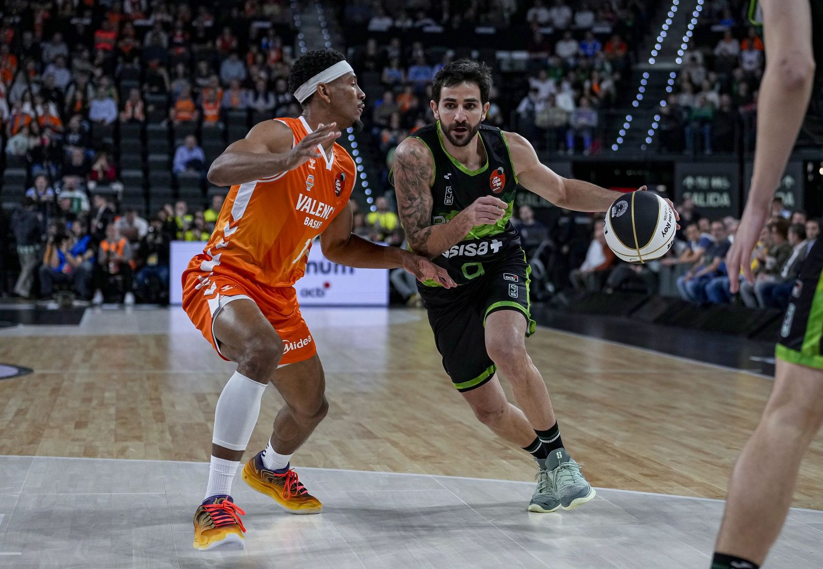 Ricky Rubio, ante Kameron Taylor.