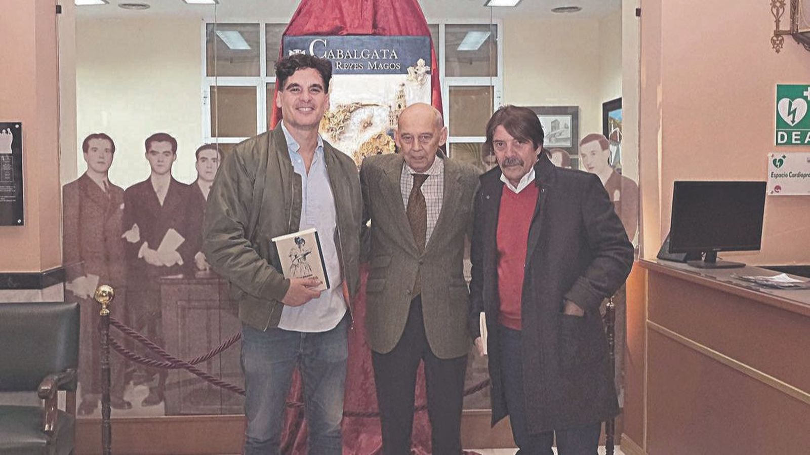Pive Amador, con Julio Muñoz y Emilio Boja, presidente del Ateneo