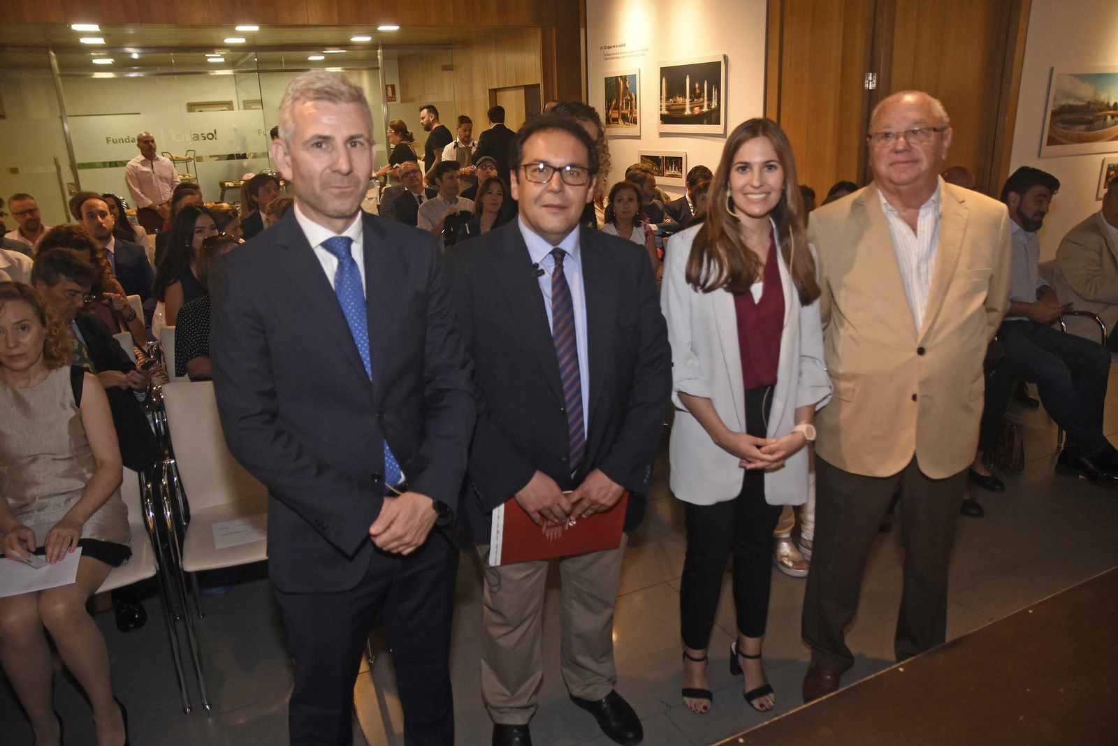 Los participantes en el Foro que organiza Asfaco en la sede de Cajasol.