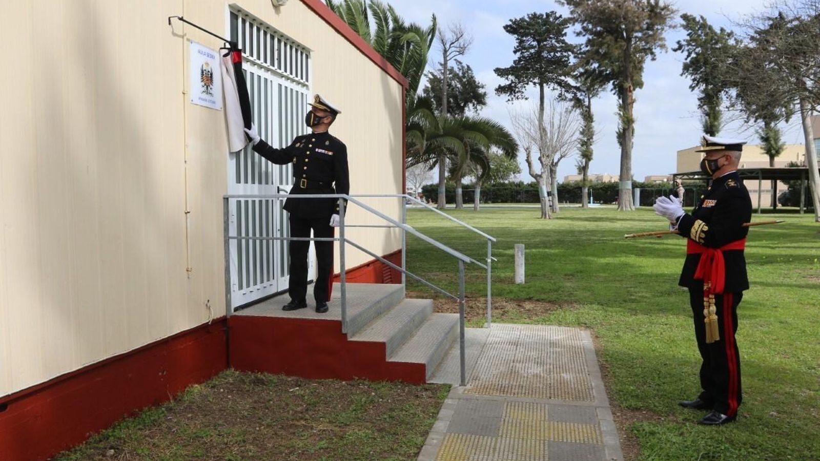 Dos clases llevarán el nombre de los militares fallecidos. Dos clases llevarán el nombre de los militares fallecidos.