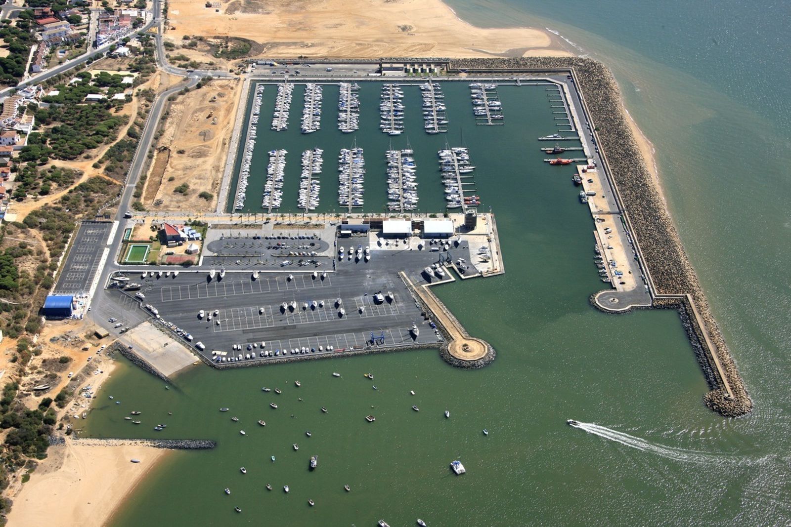 Vista aérea del puerto  deportivo de Mazagón.