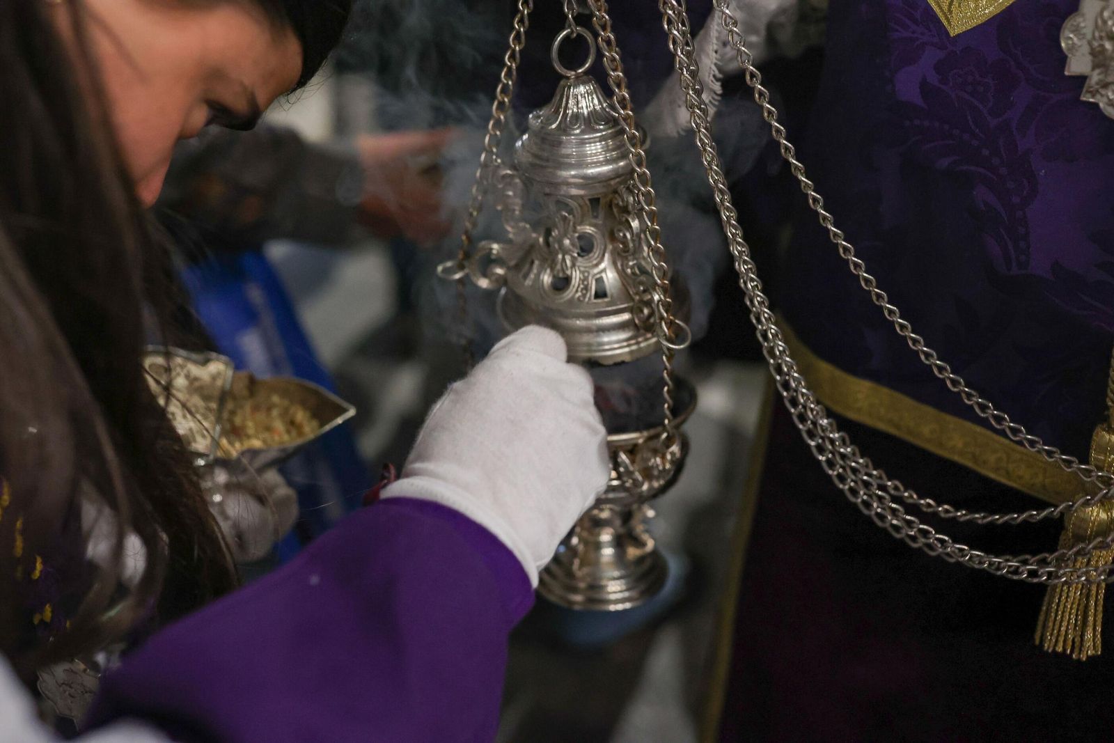 Así recibió la Gran Vía de Colón a la Hermandad de las Penas 2025