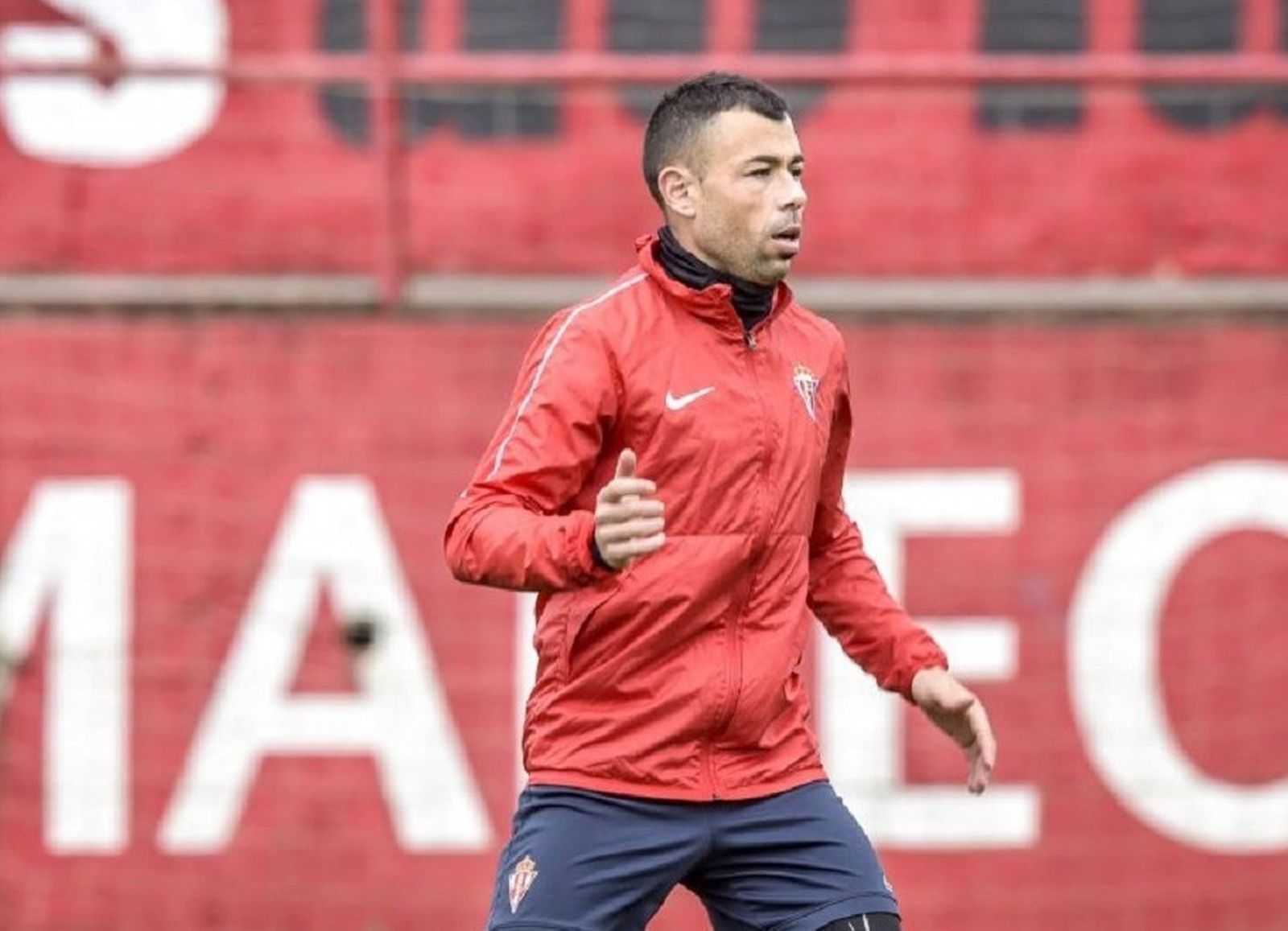 Javi Fuego, en un entrenamiento del Sporting de Gijón.