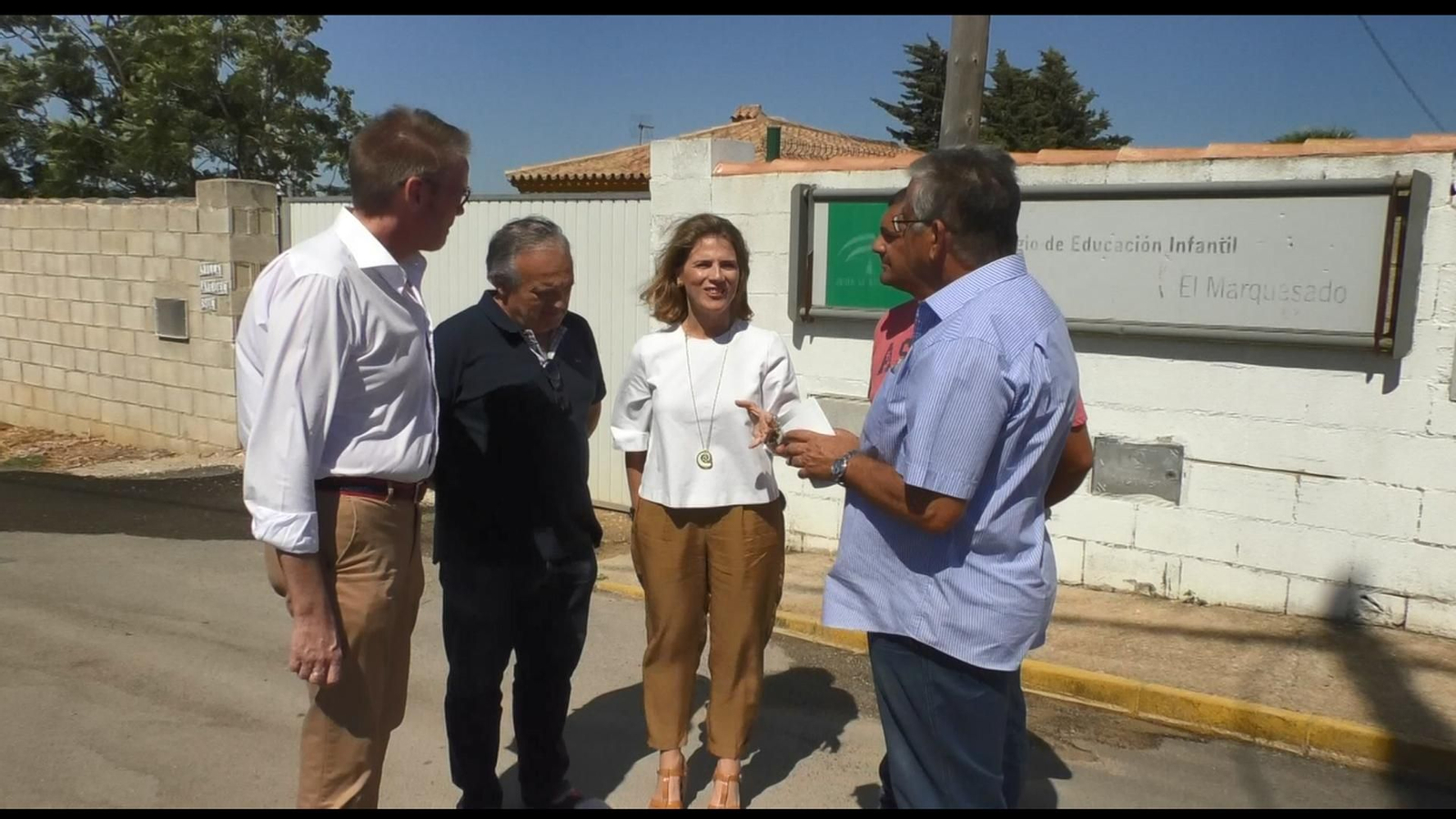 Ana Mestre, junto a otros cargos del PP de Puerto Real, en la visita a la Escuela Infantil.