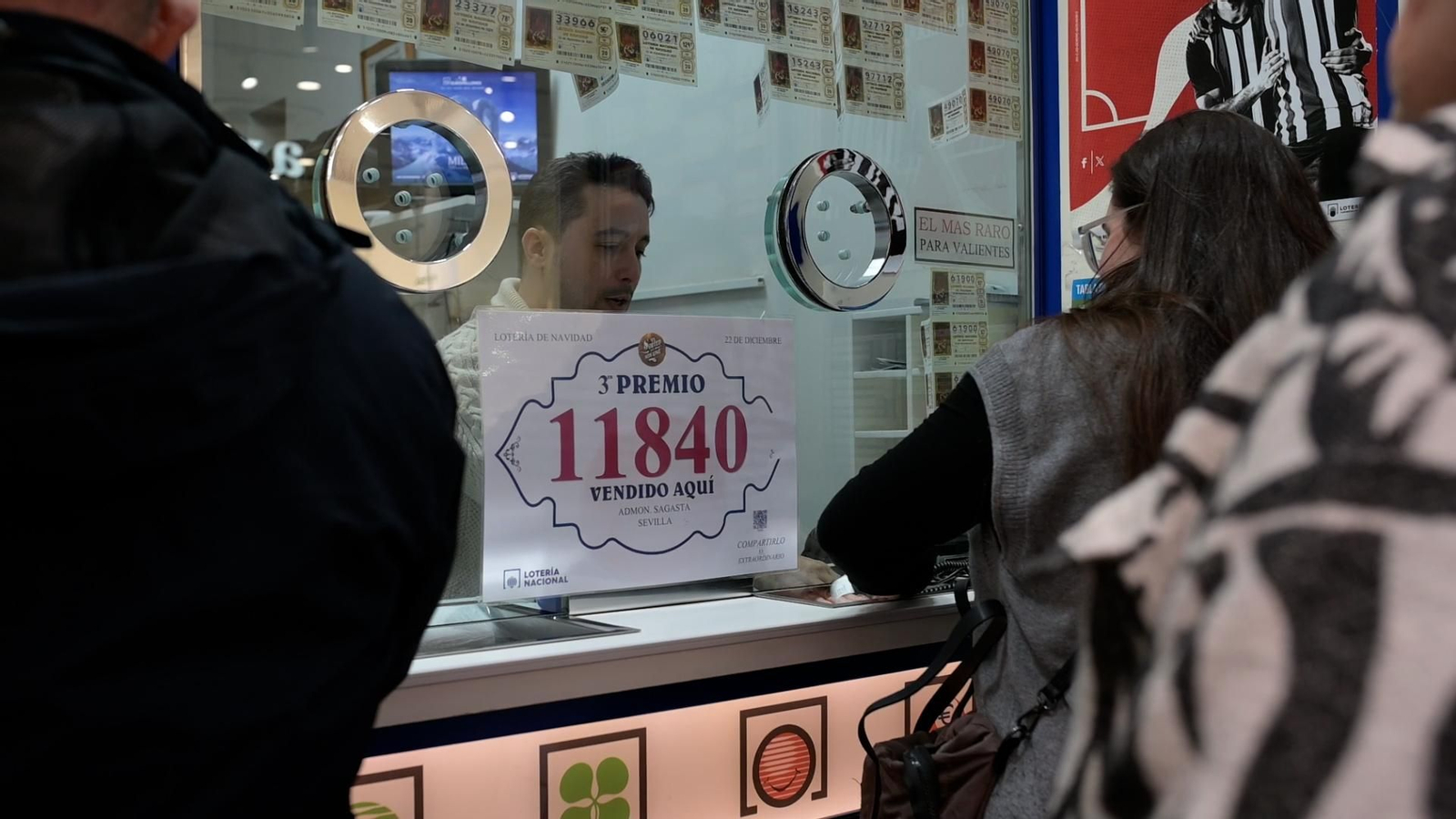 "Si me tocara la lotería ayudaría a mis hijos": así imaginan los vecinos el premio del Gordo