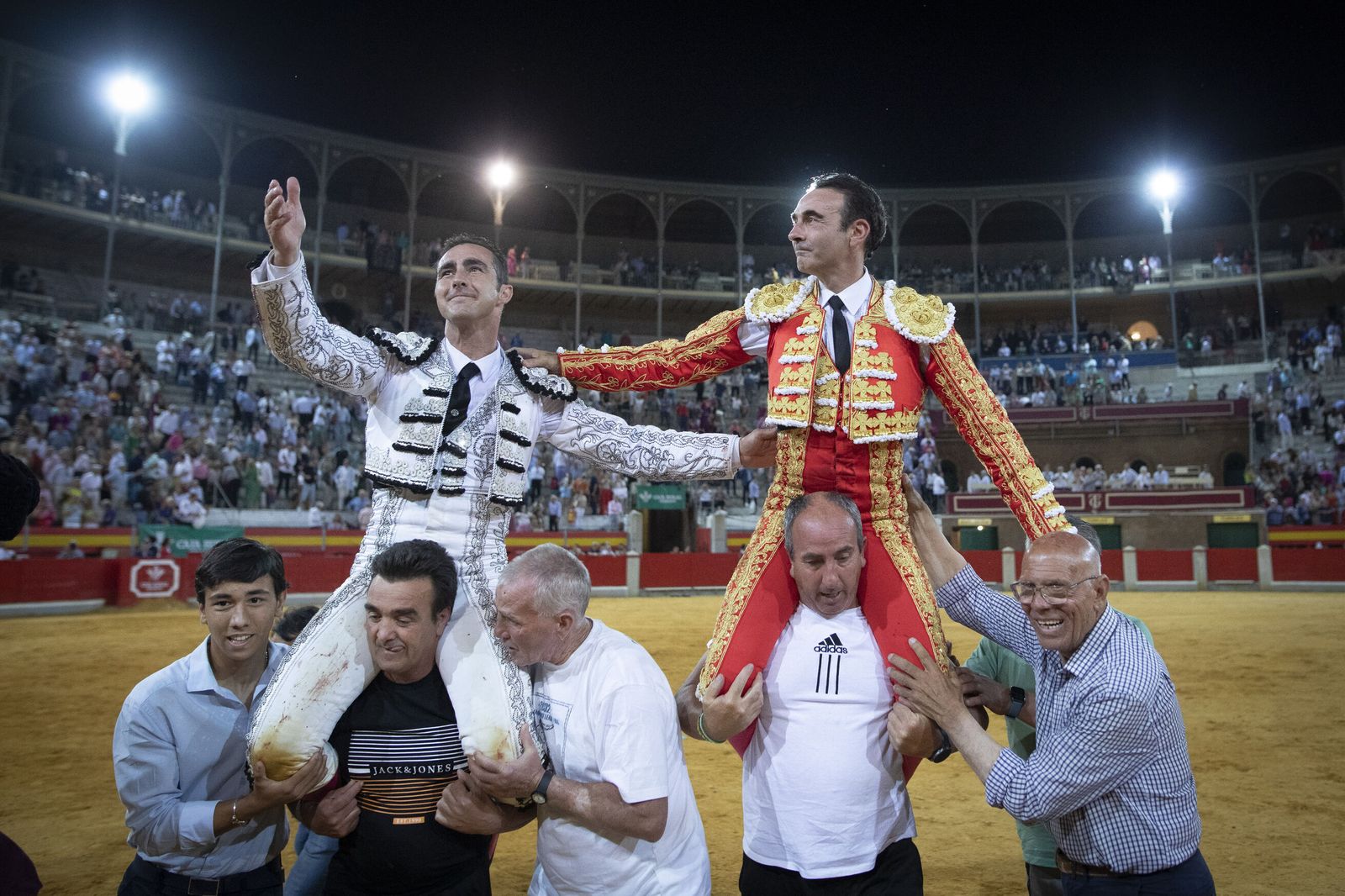 El Fandi y Ponce triunfan en la primera corrida del Corpus