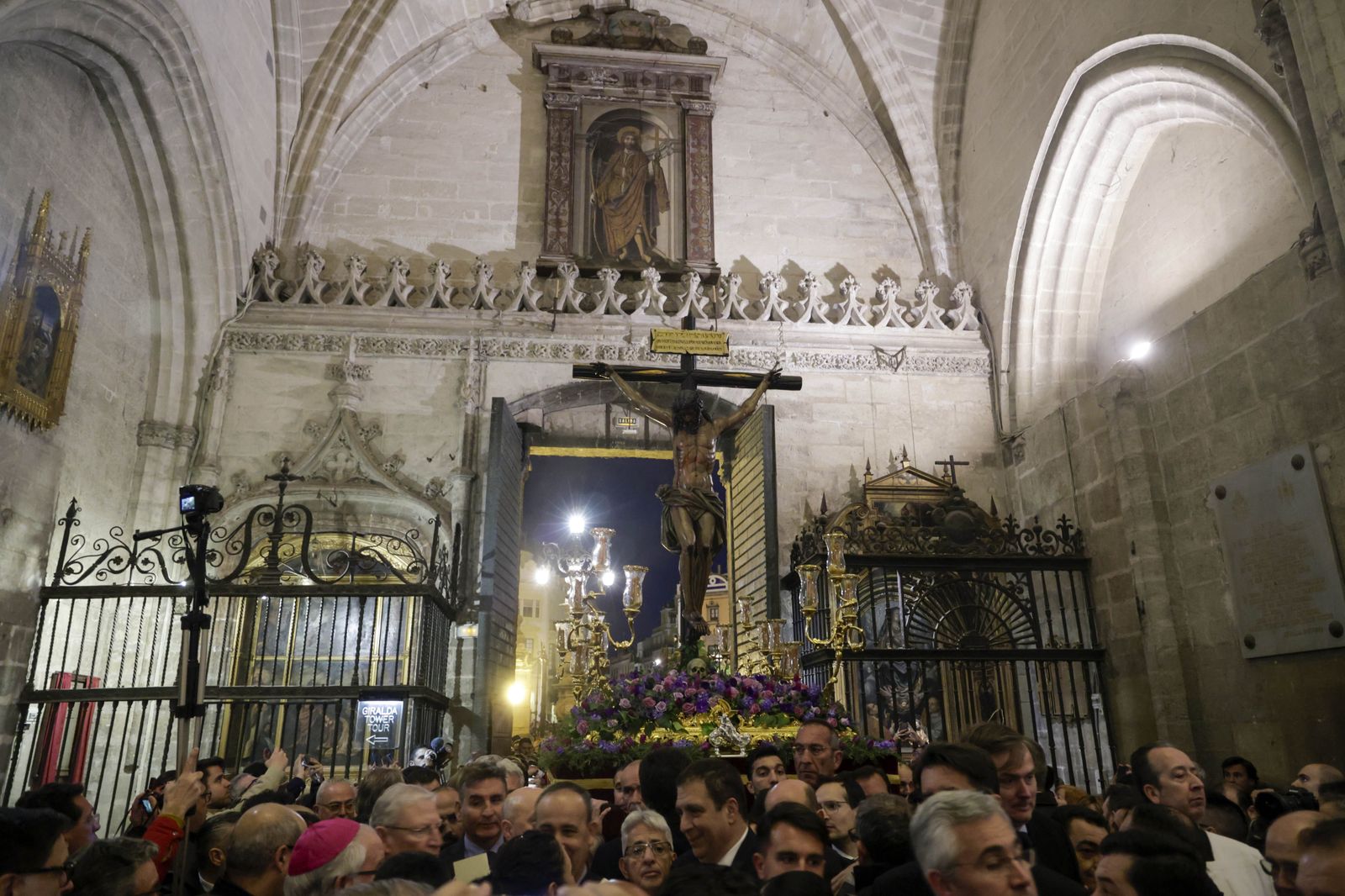 Las imágenes del Vía Crucis de las Hermandades