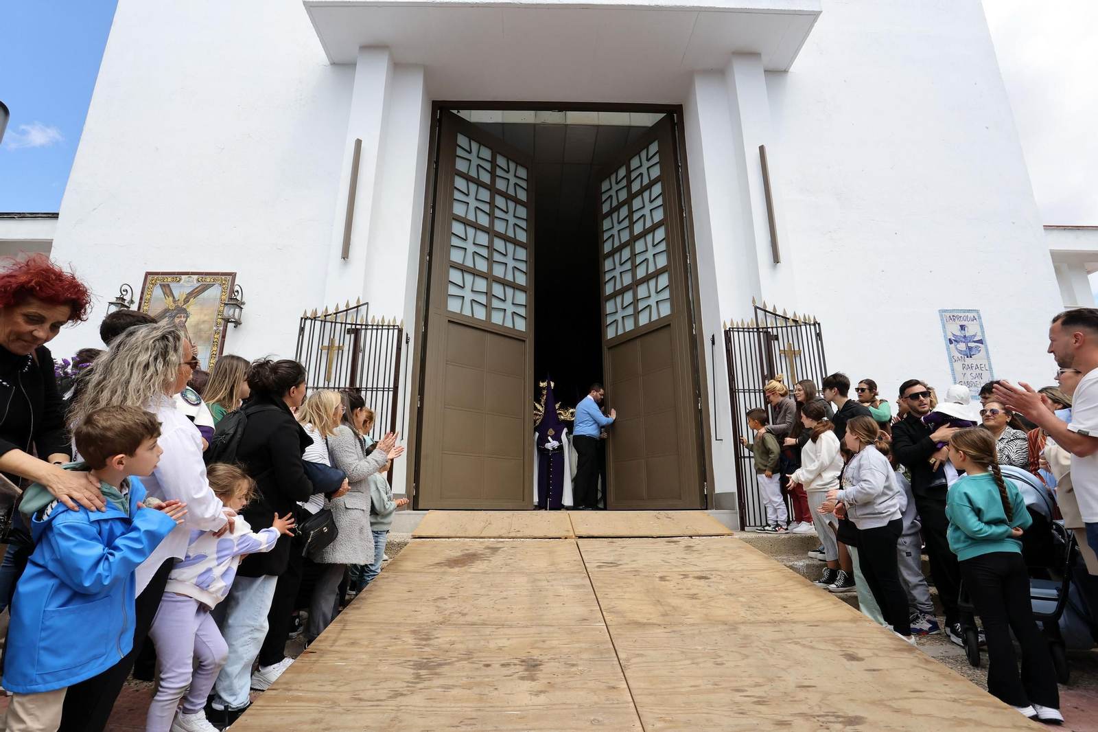 Imágenes de la Hermandad de Salud de San Rafael en el Martes Santo de Jerez 2025