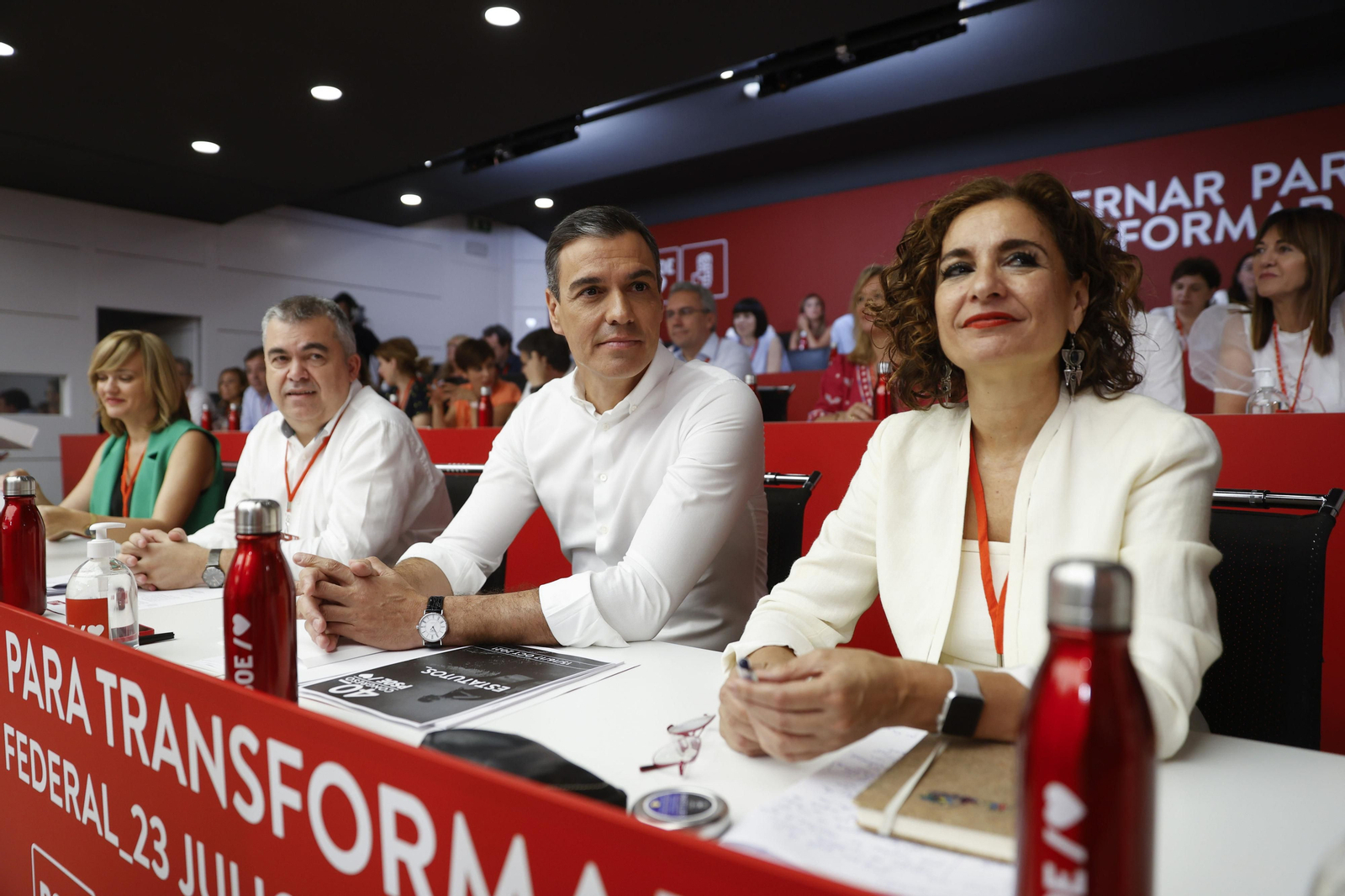 Pedro Sánchez, con la nueva vicesecretaria general, María Jesús Montero, el secretario de Organización, Santos Cerdán, y la portavoz de la Ejecutiva, Pilar Alegría.