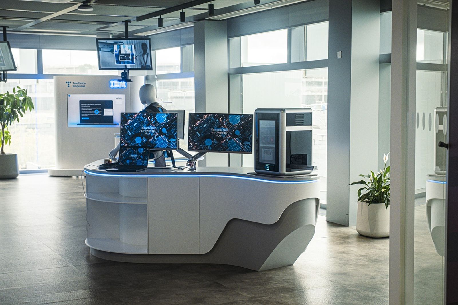 Interior del espacio LaCabina de Telefónica.