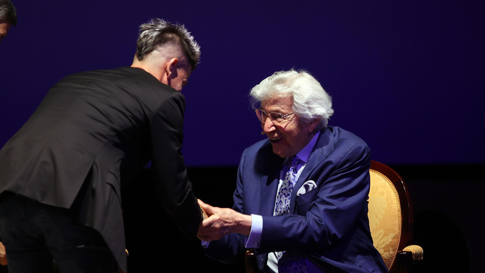 Manuel Alejandro recibe el premio Jerezano del Año del Rotary Club Jerez