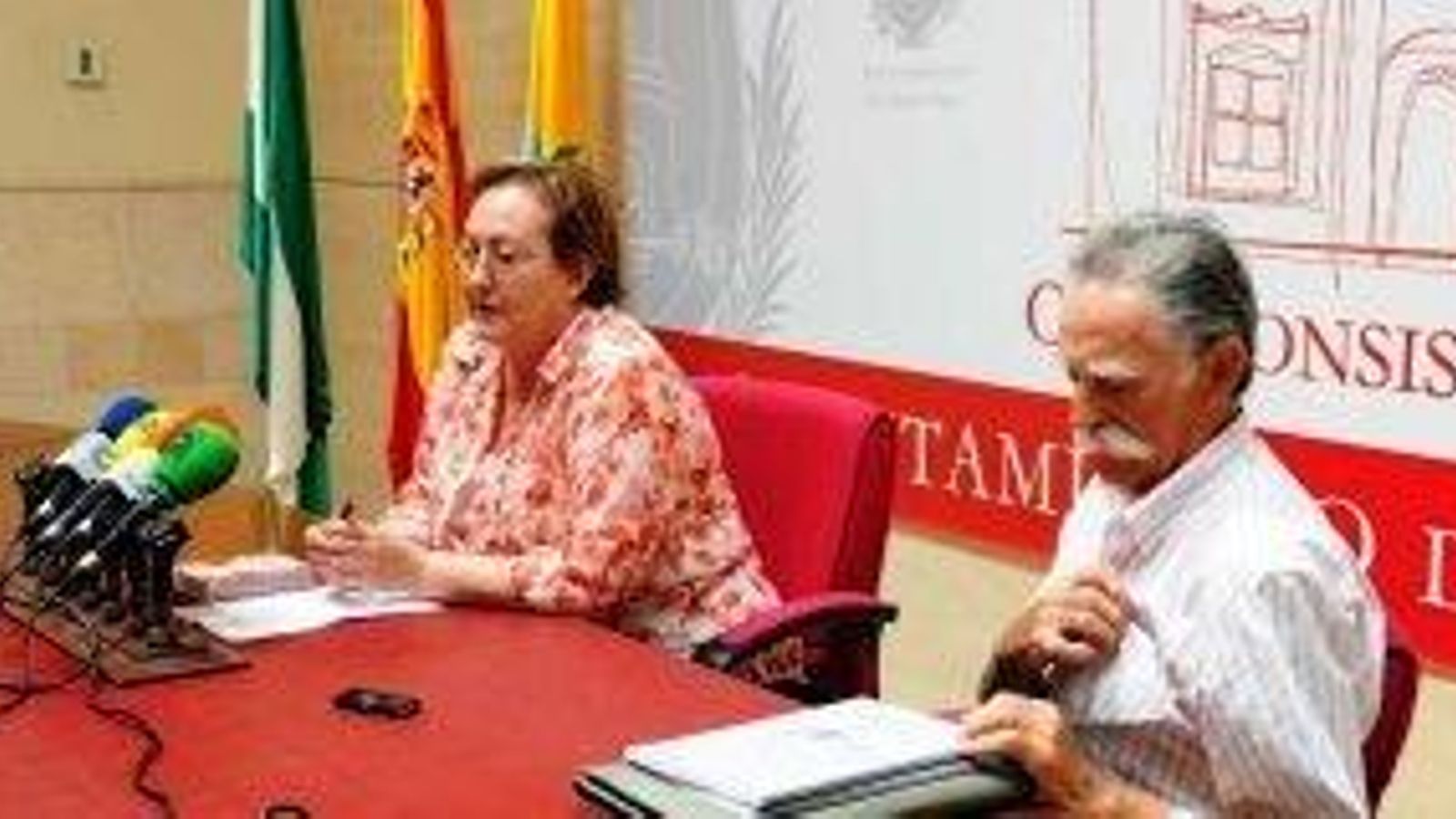 Perez Blanco con la alcaldesa accidental Carmen Mayordomo, en 2010. Perez Blanco con la alcaldesa accidental Carmen Mayordomo, en 2010.