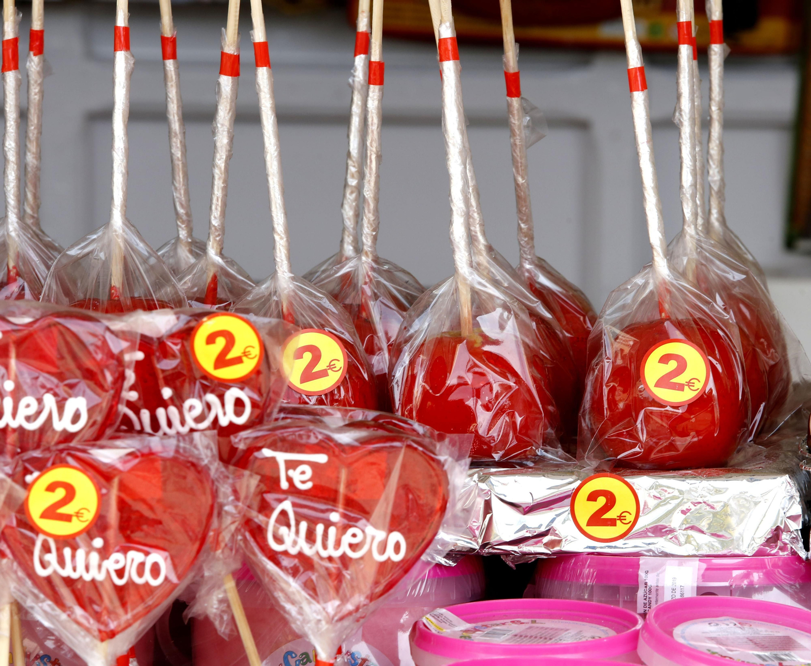 Golosinas expuestas ayer en un puesto de la Feria.