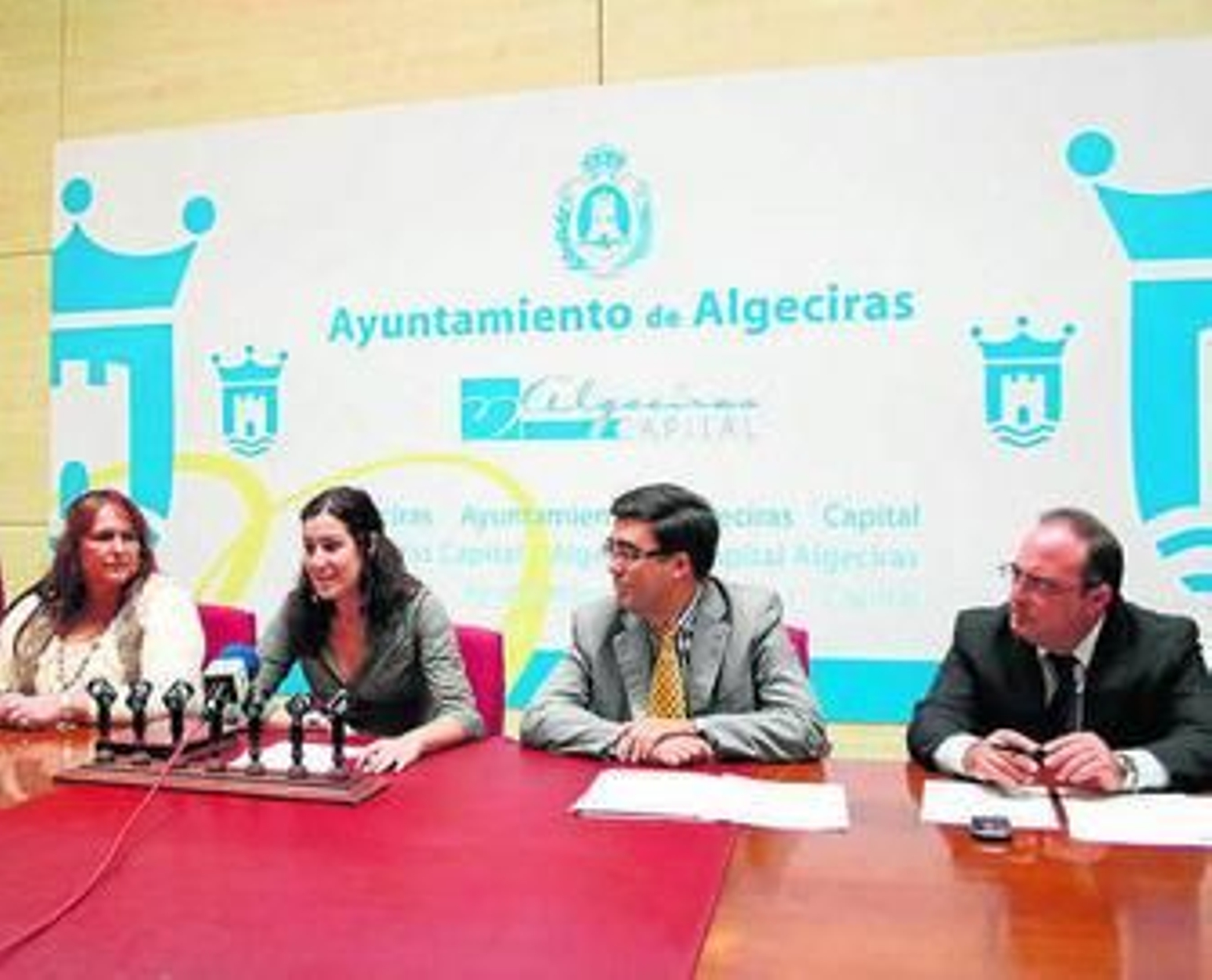 Rueda de prensa para presentar el convenio de colaboración.